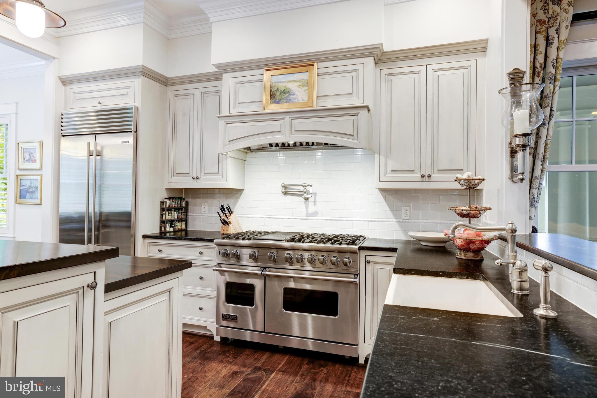 WILLIAMSBURG VILLAGE - Residential