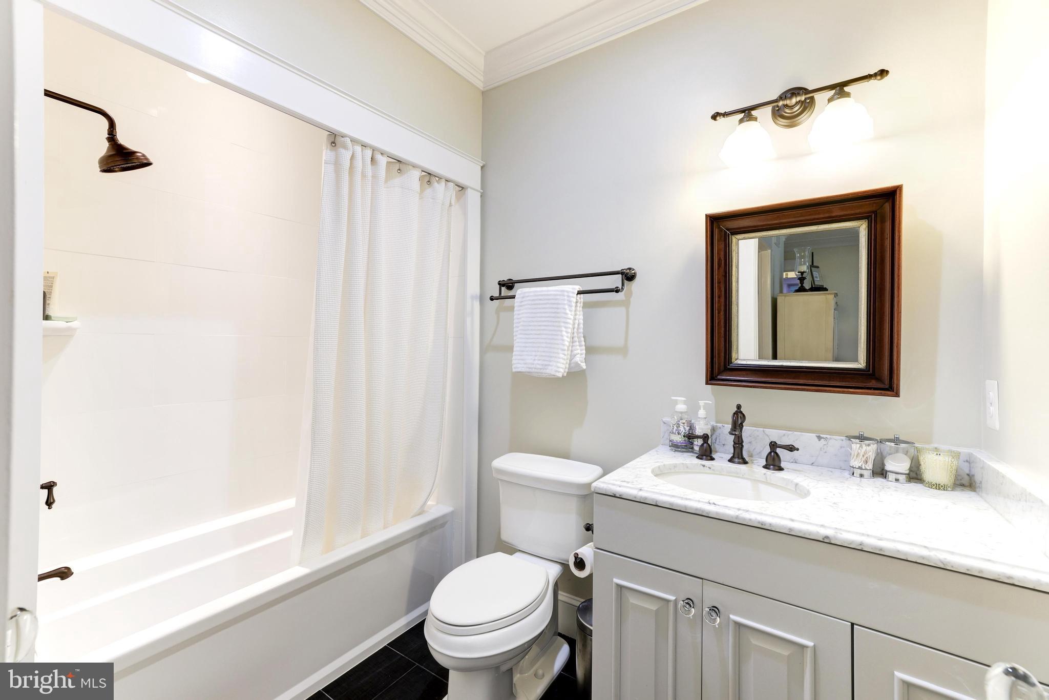 WILLIAMSBURG VILLAGE - Residential