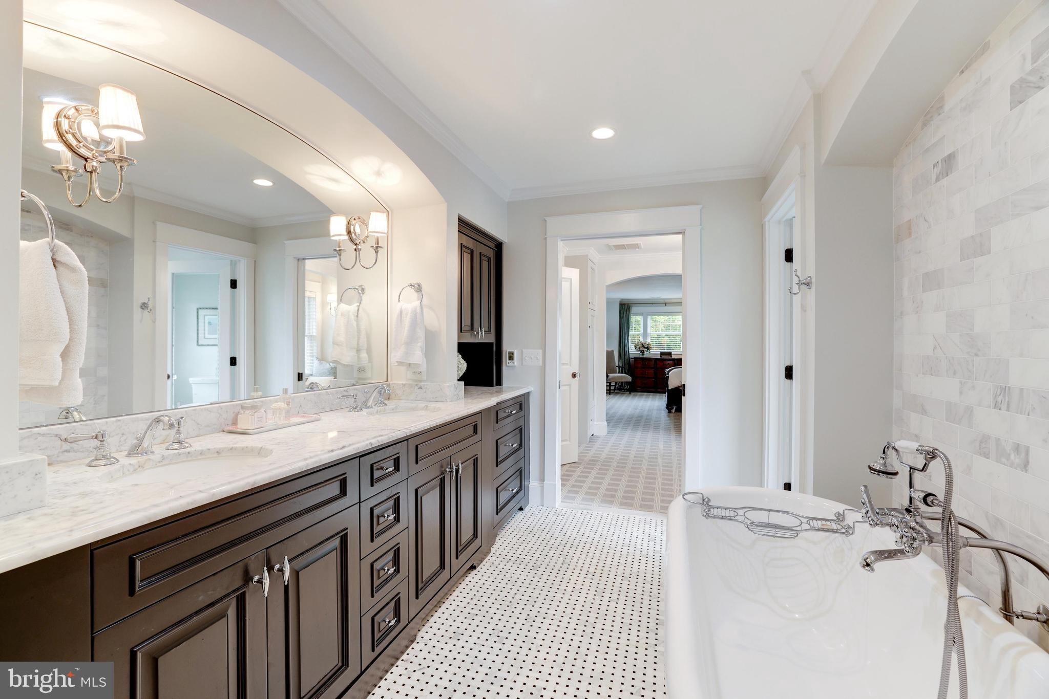 WILLIAMSBURG VILLAGE - Residential