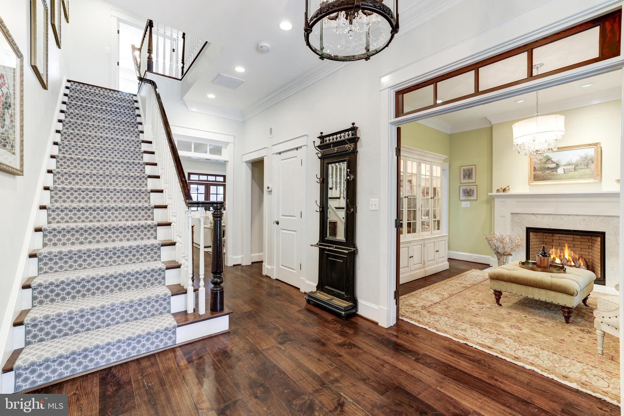 WILLIAMSBURG VILLAGE - Residential