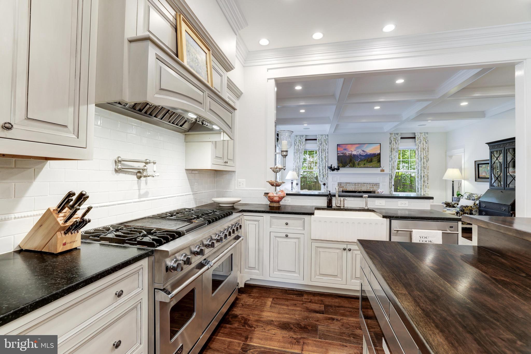 WILLIAMSBURG VILLAGE - Residential