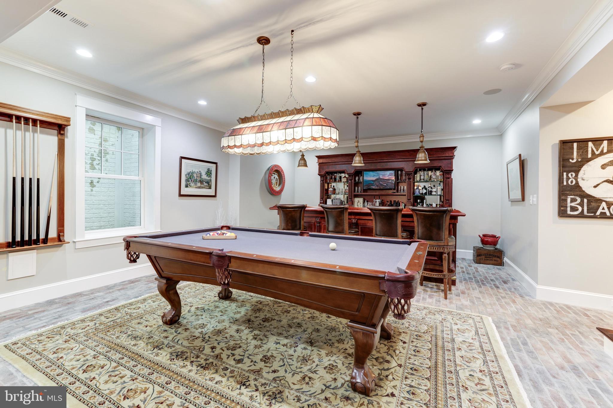 WILLIAMSBURG VILLAGE - Residential