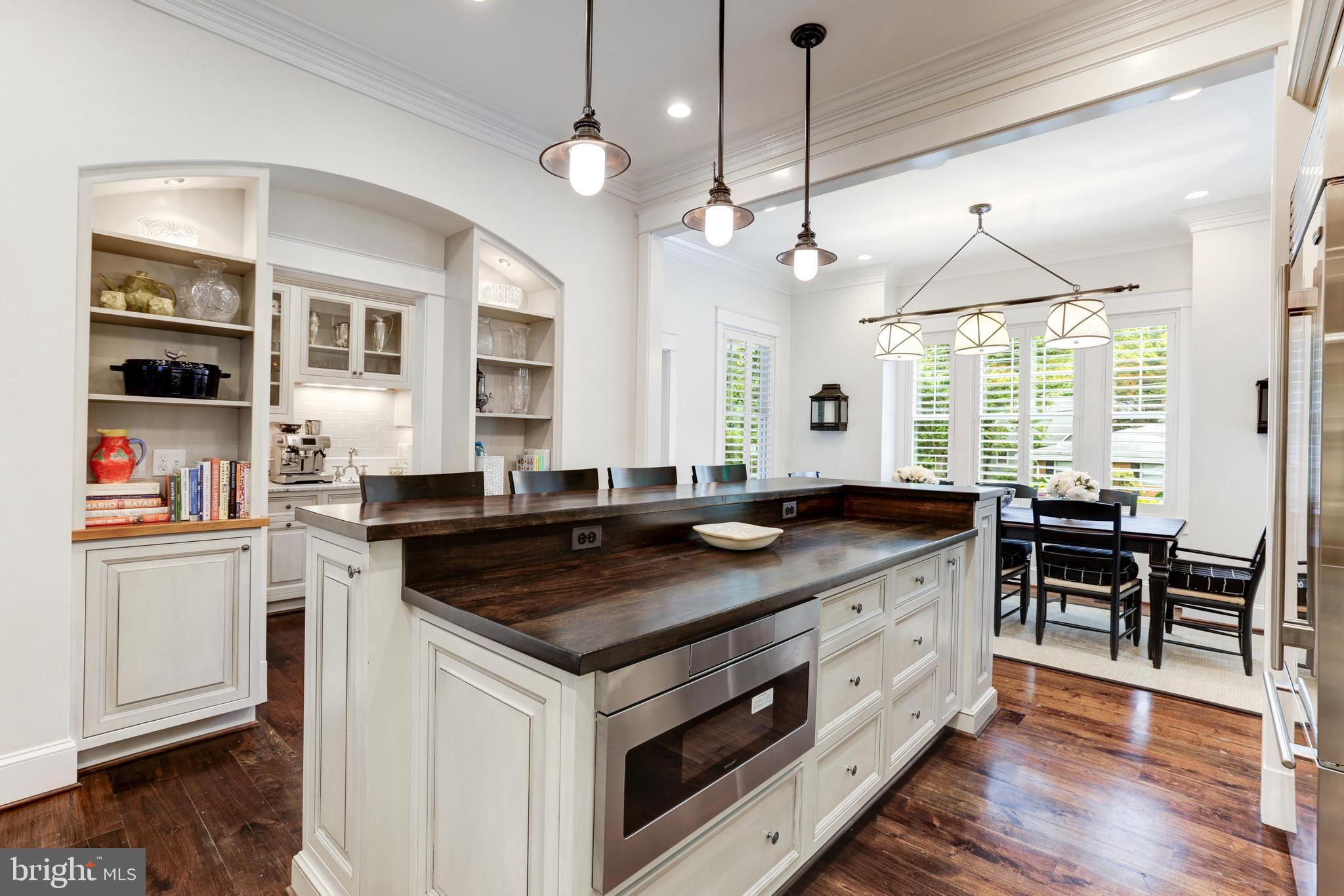 WILLIAMSBURG VILLAGE - Residential