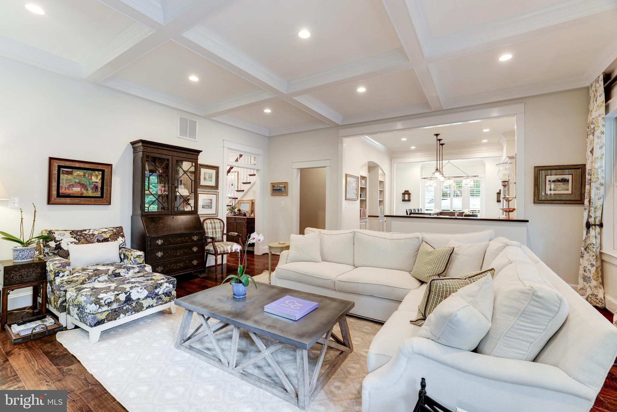 WILLIAMSBURG VILLAGE - Residential