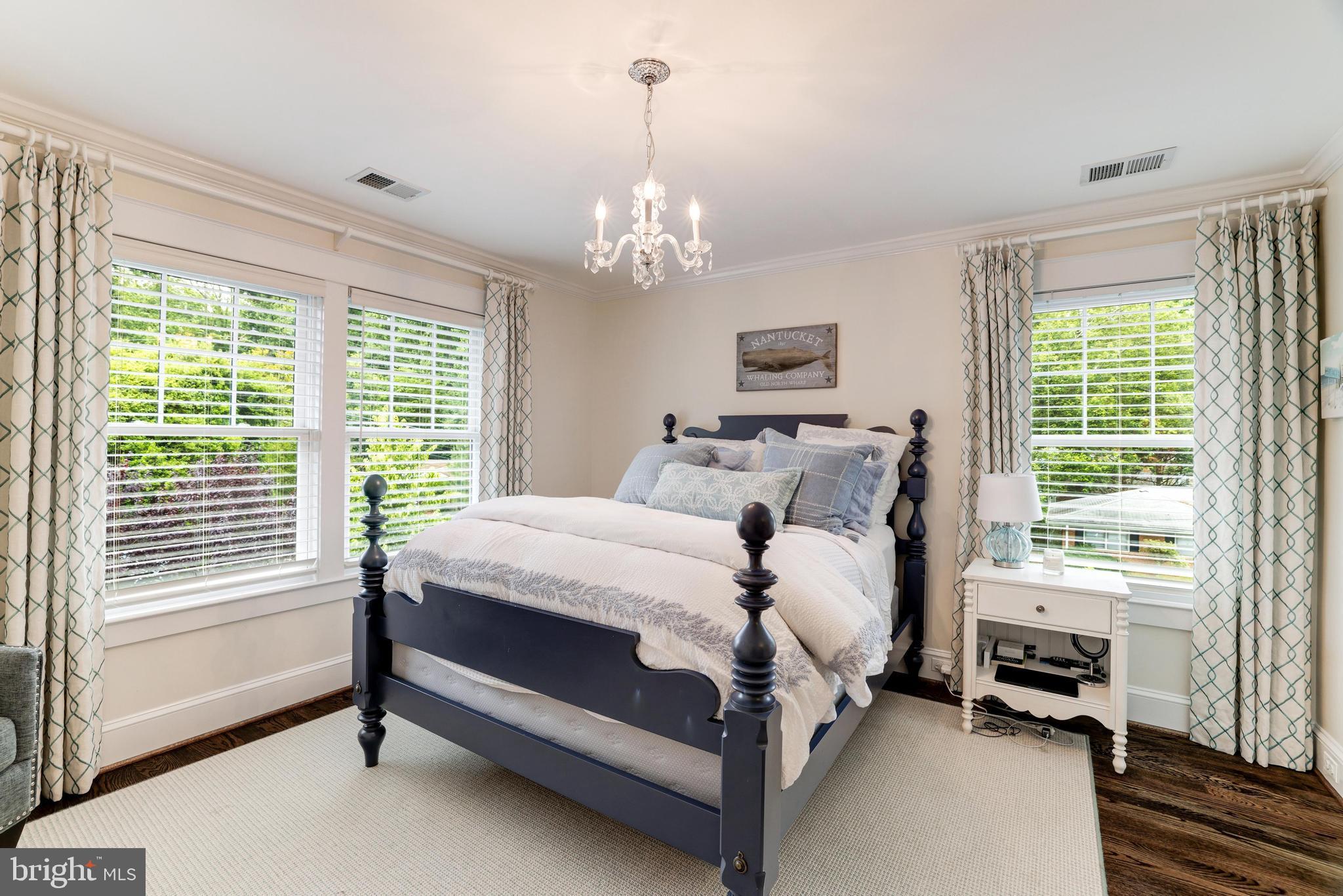 WILLIAMSBURG VILLAGE - Residential