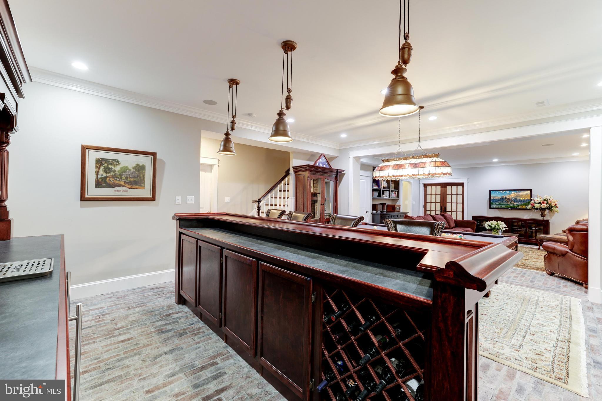 WILLIAMSBURG VILLAGE - Residential