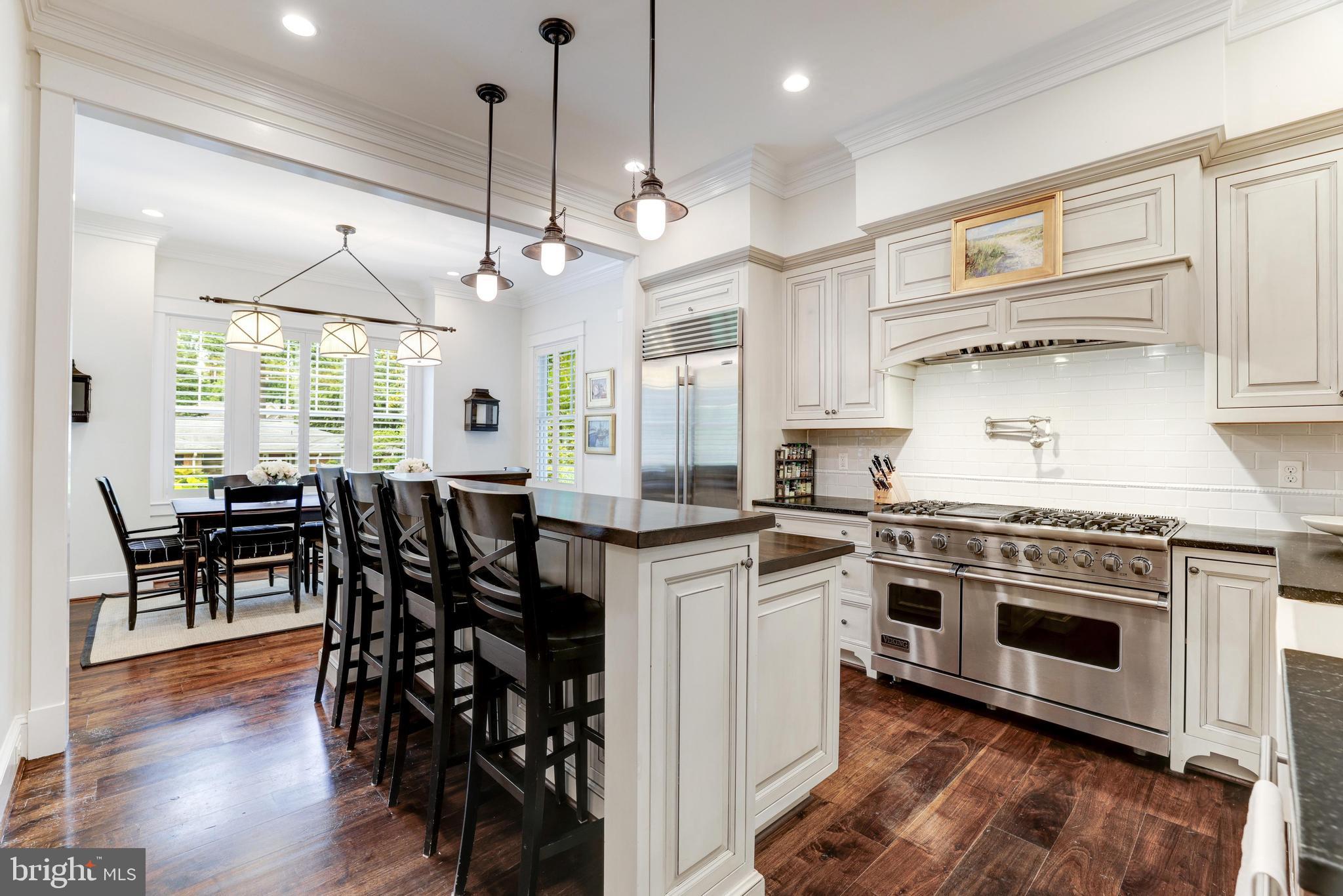 WILLIAMSBURG VILLAGE - Residential