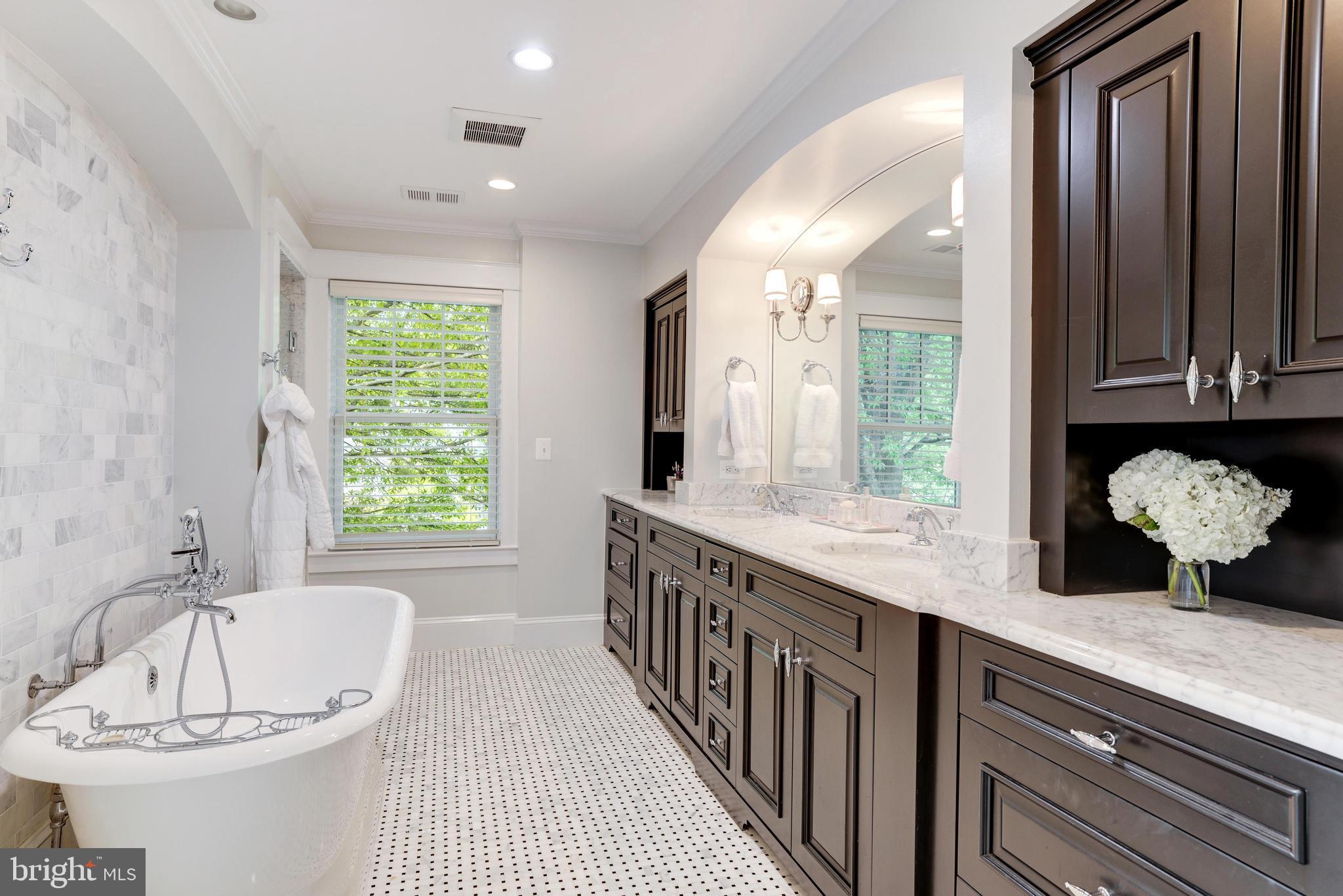 WILLIAMSBURG VILLAGE - Residential