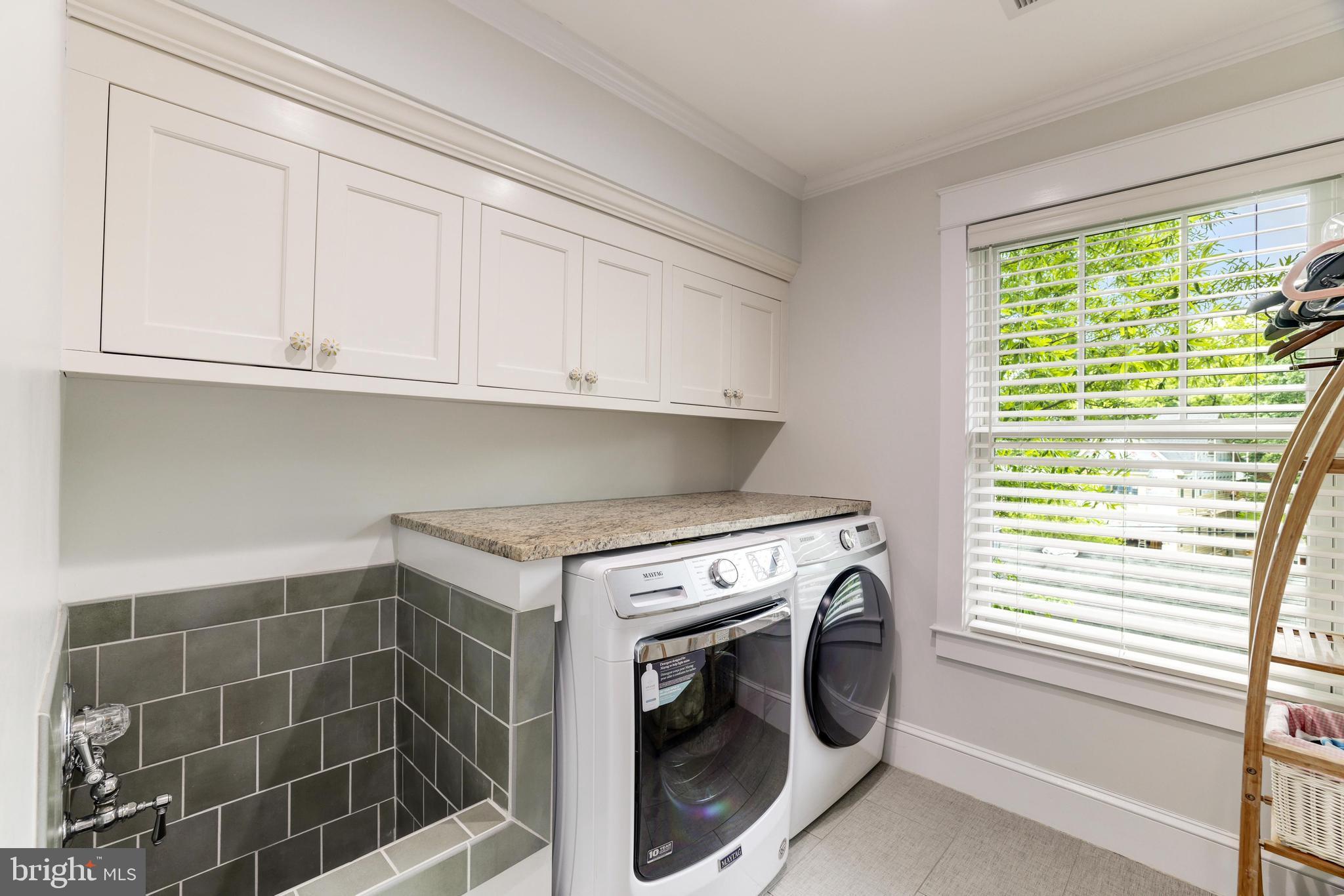 WILLIAMSBURG VILLAGE - Residential