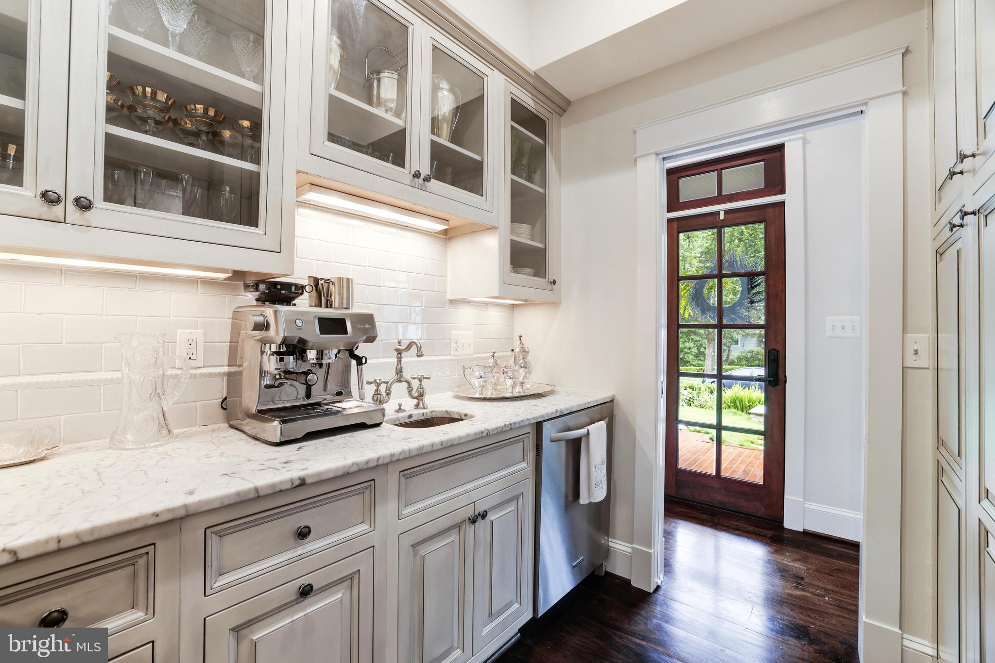 WILLIAMSBURG VILLAGE - Residential