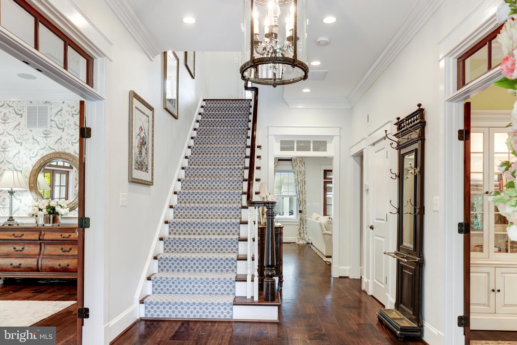 WILLIAMSBURG VILLAGE - Residential