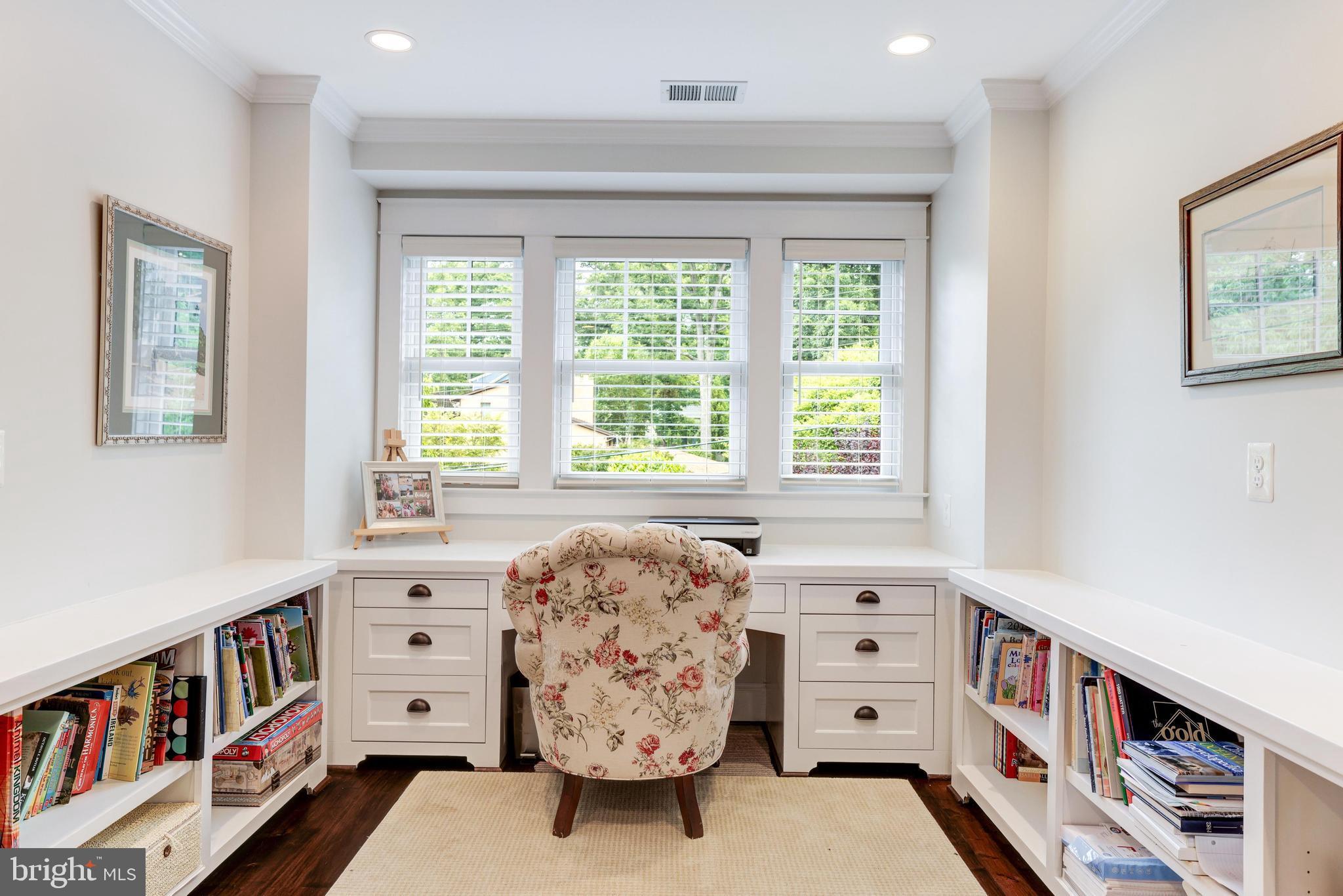 WILLIAMSBURG VILLAGE - Residential