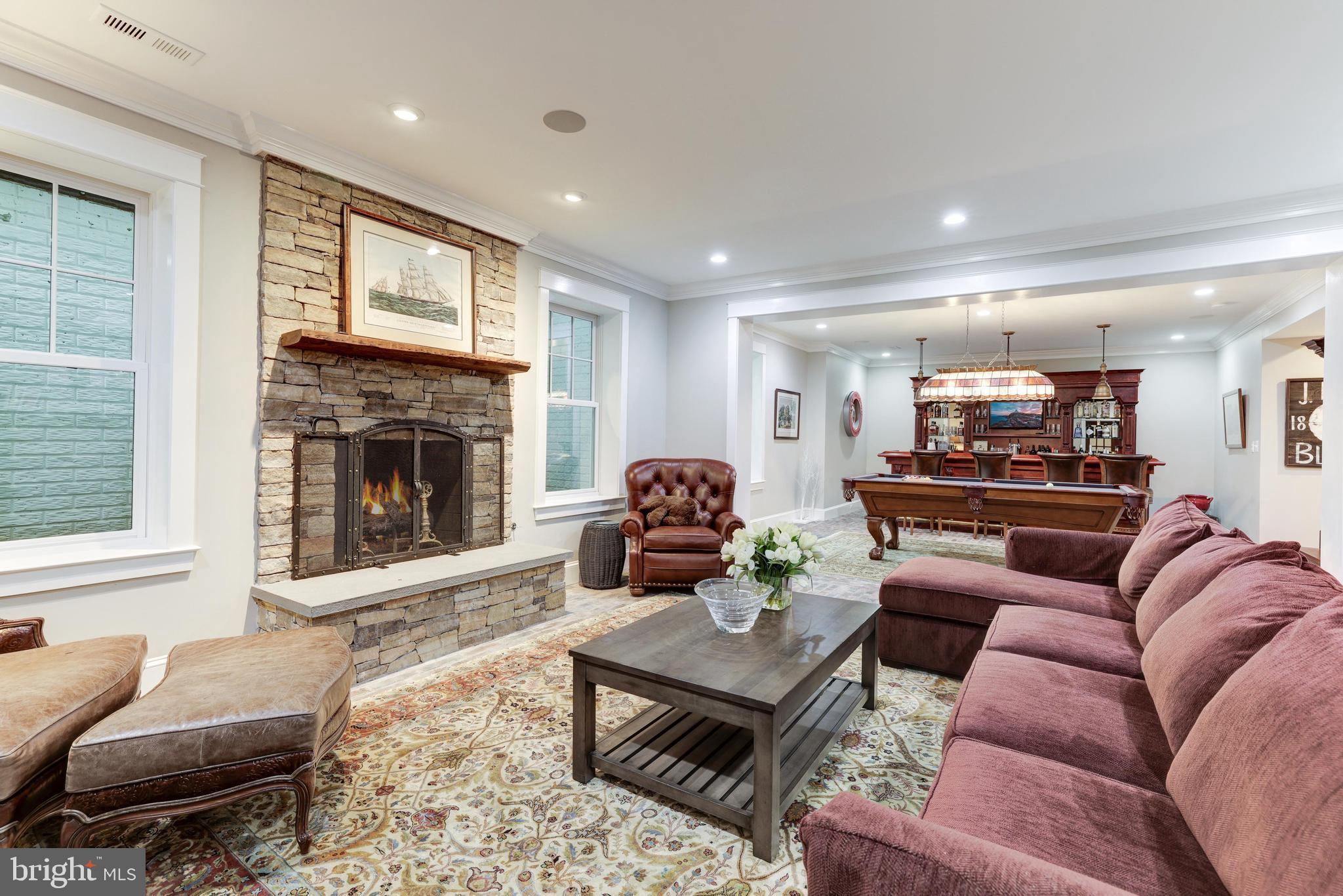 WILLIAMSBURG VILLAGE - Residential