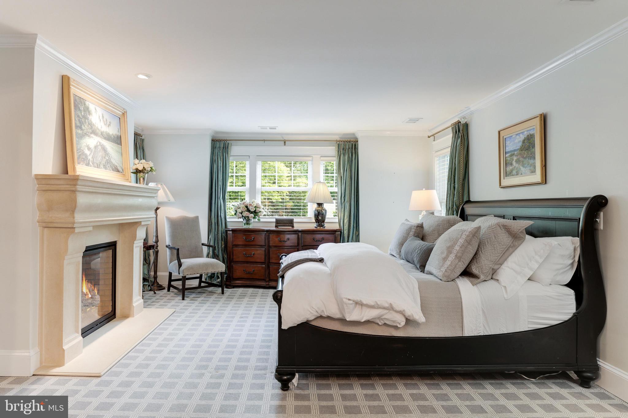 WILLIAMSBURG VILLAGE - Residential