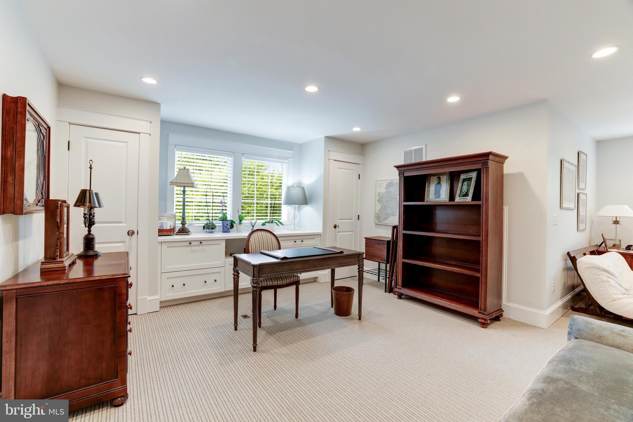 WILLIAMSBURG VILLAGE - Residential