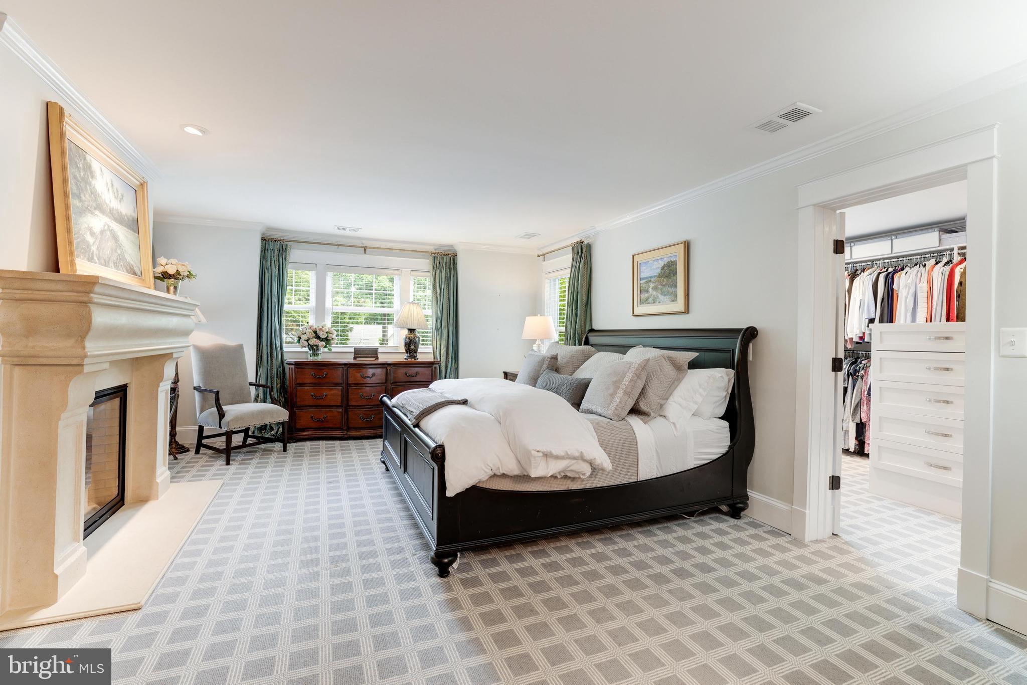 WILLIAMSBURG VILLAGE - Residential