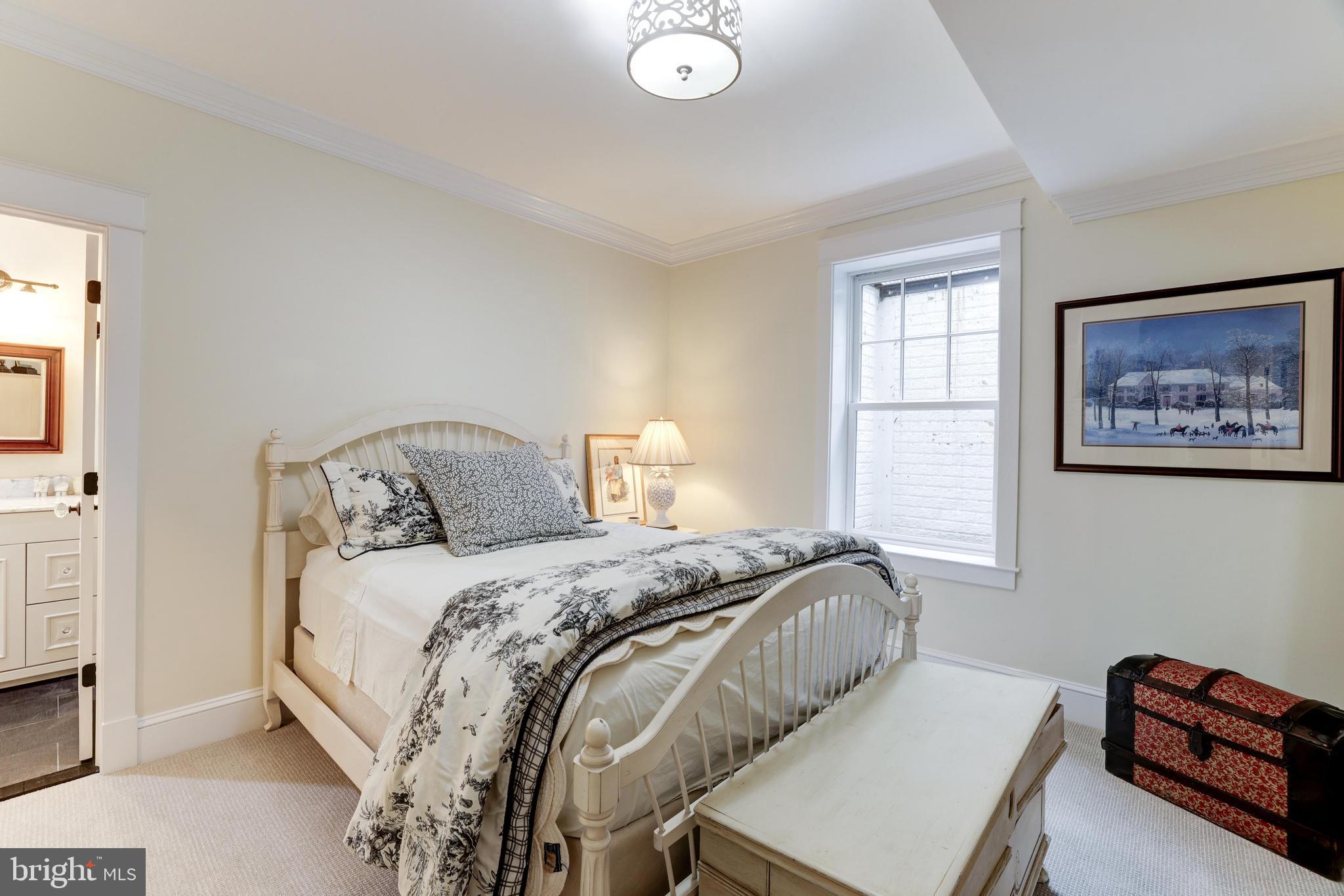 WILLIAMSBURG VILLAGE - Residential