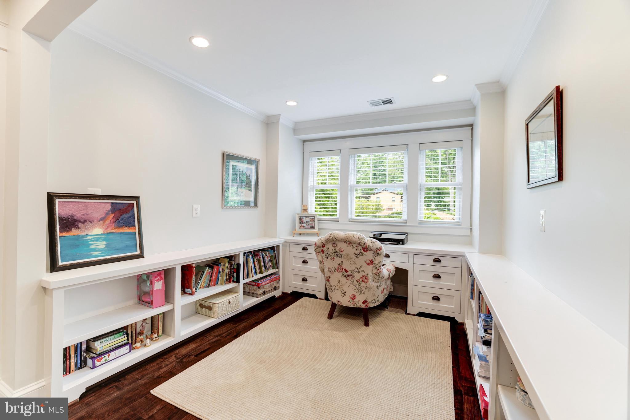 WILLIAMSBURG VILLAGE - Residential