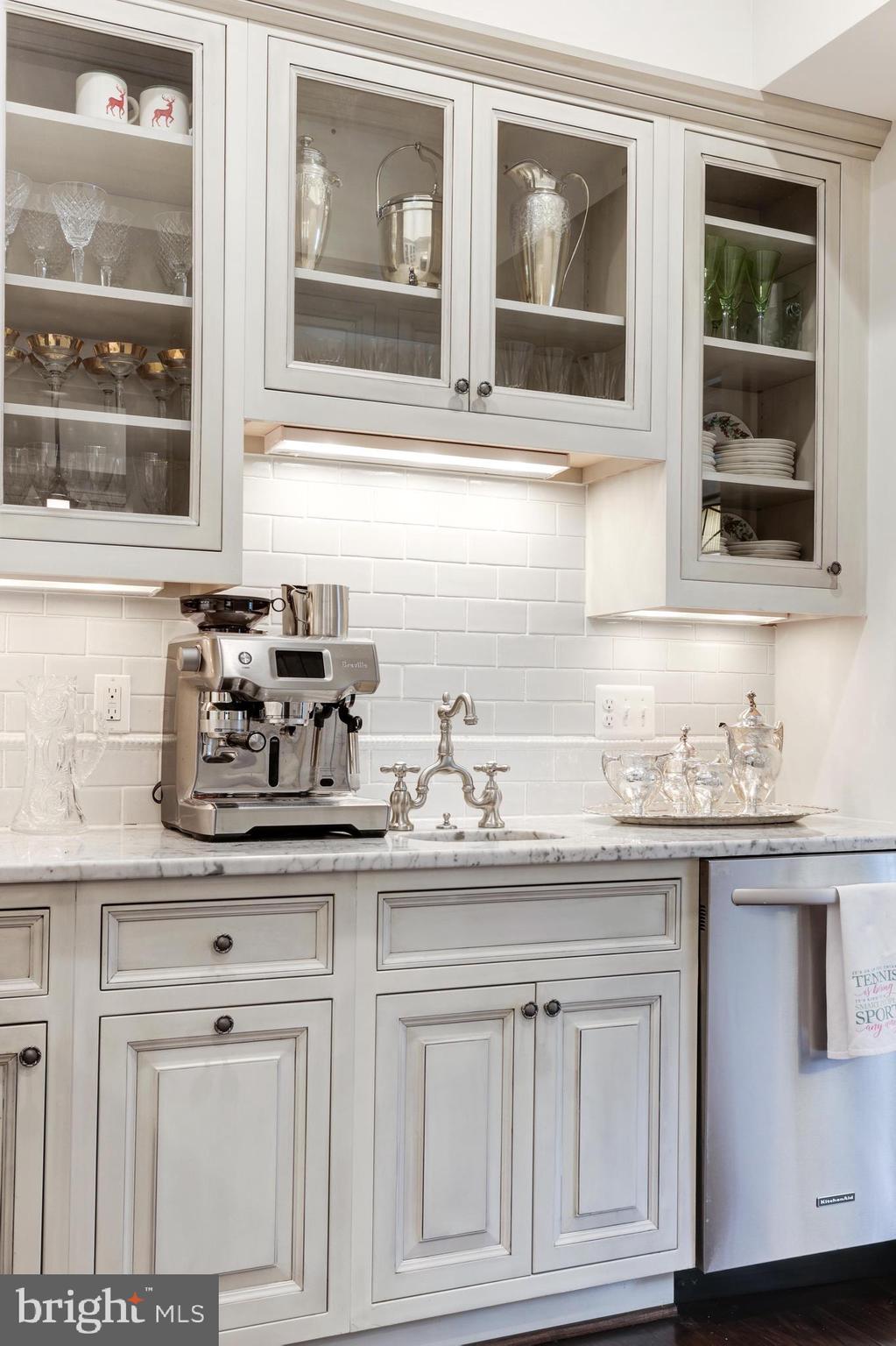 WILLIAMSBURG VILLAGE - Residential