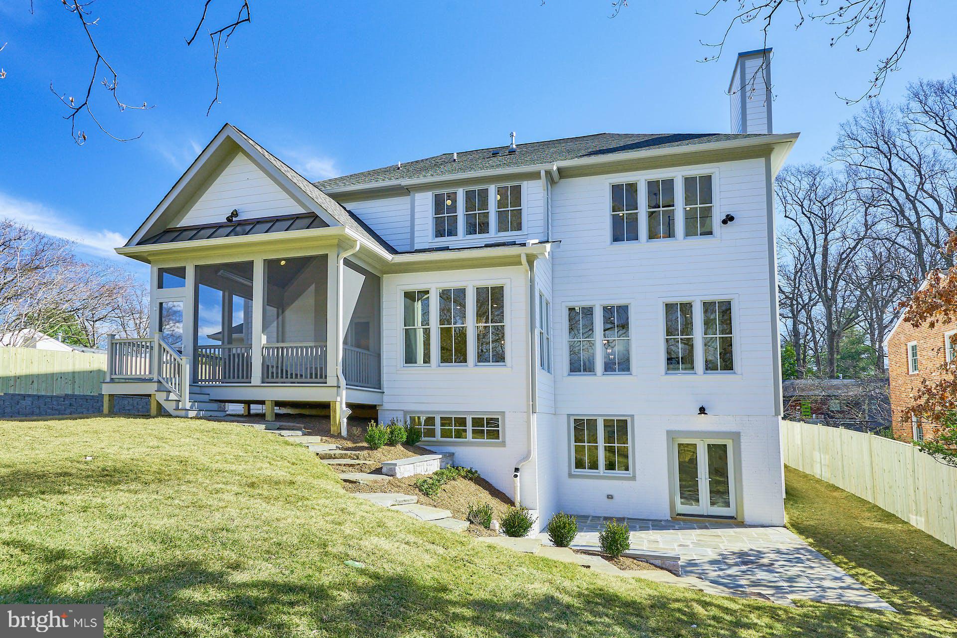 GOLF CLUB MANOR - Residential