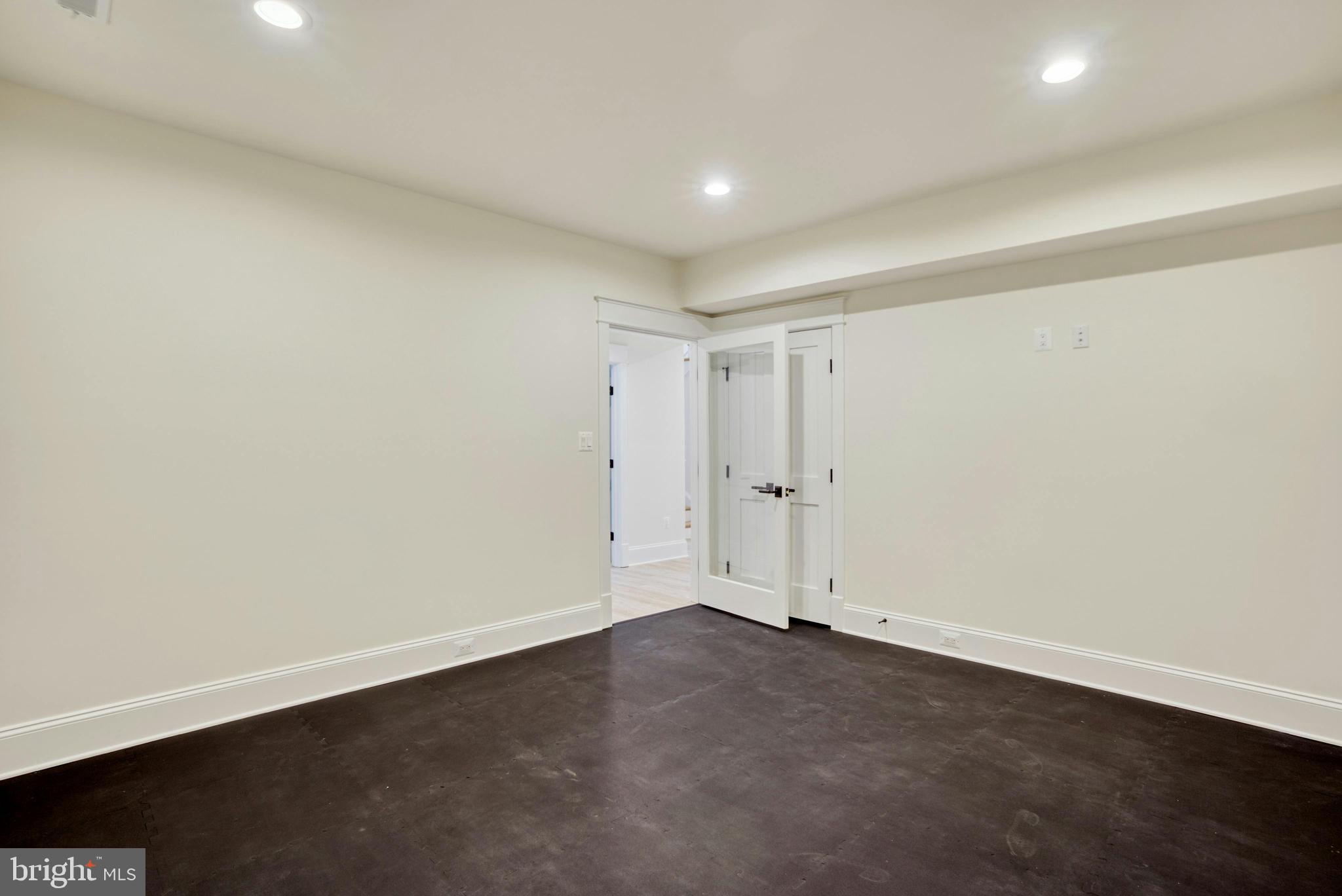 GOLF CLUB MANOR - Residential