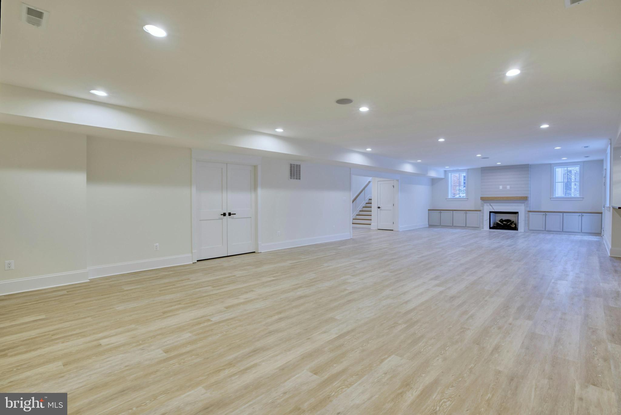 GOLF CLUB MANOR - Residential