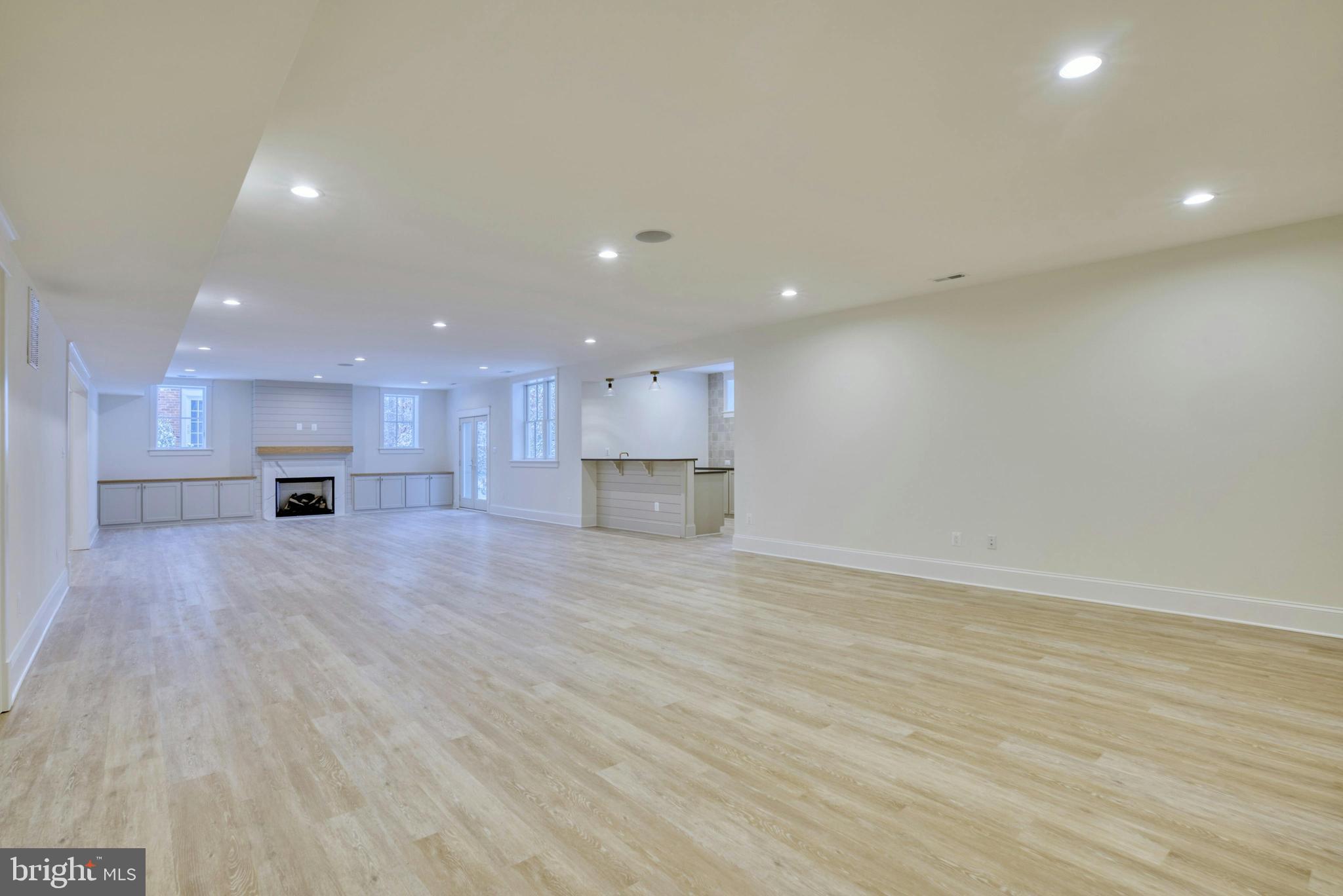 GOLF CLUB MANOR - Residential