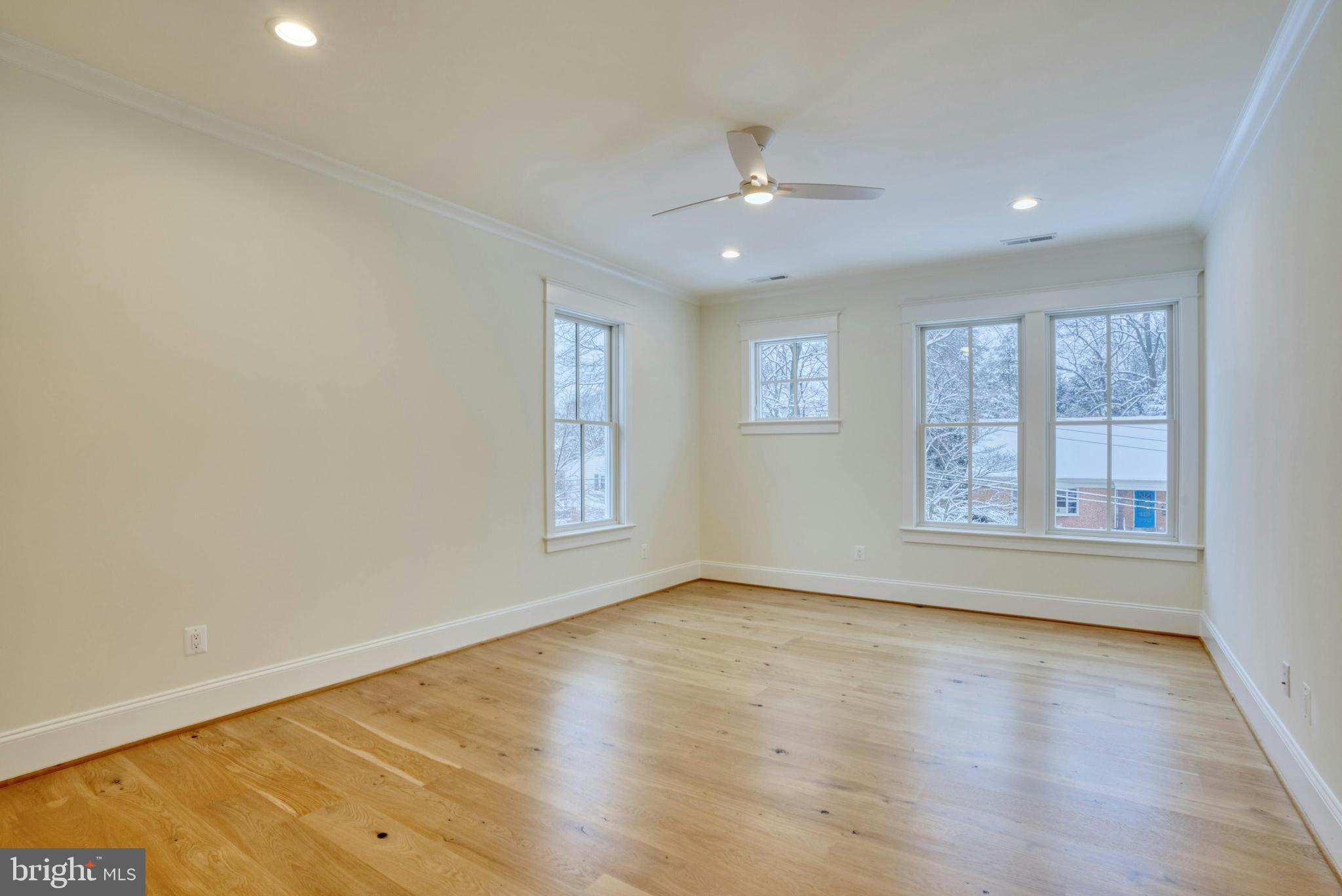 GOLF CLUB MANOR - Residential