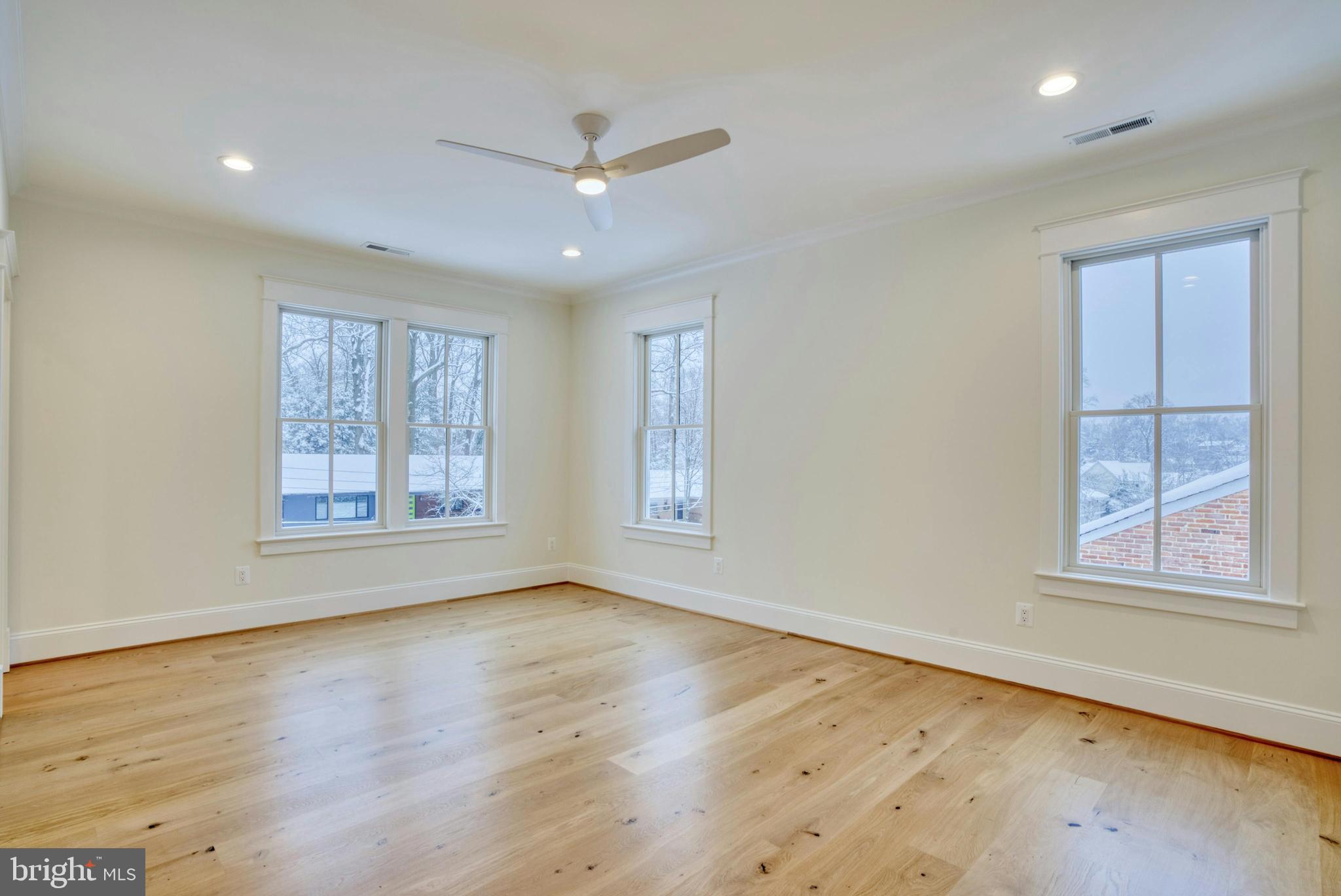 GOLF CLUB MANOR - Residential