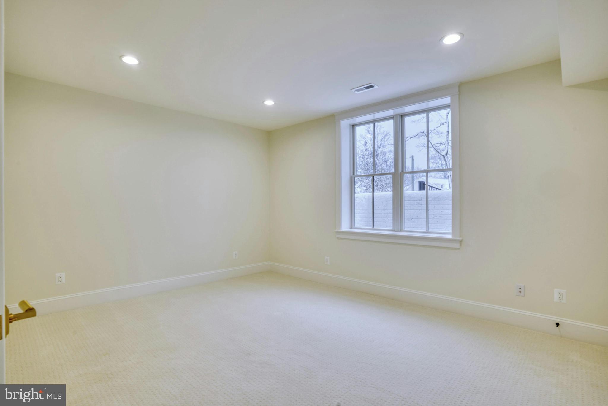 GOLF CLUB MANOR - Residential