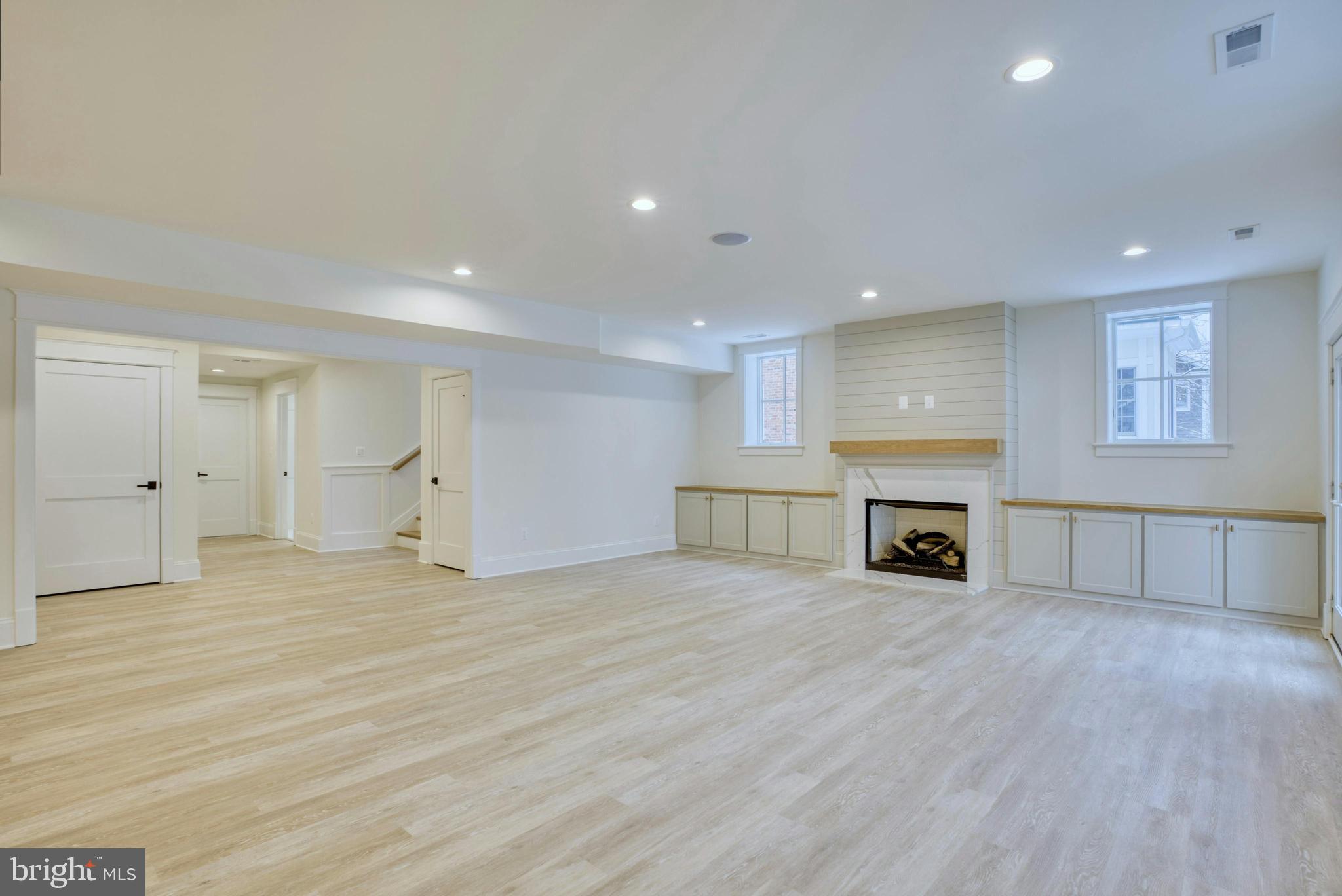 GOLF CLUB MANOR - Residential