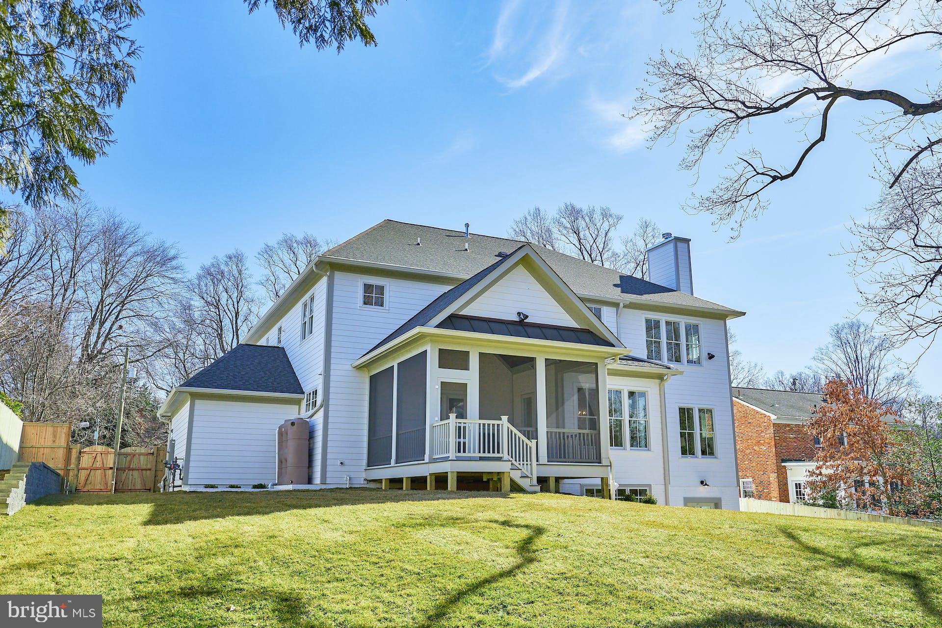 GOLF CLUB MANOR - Residential