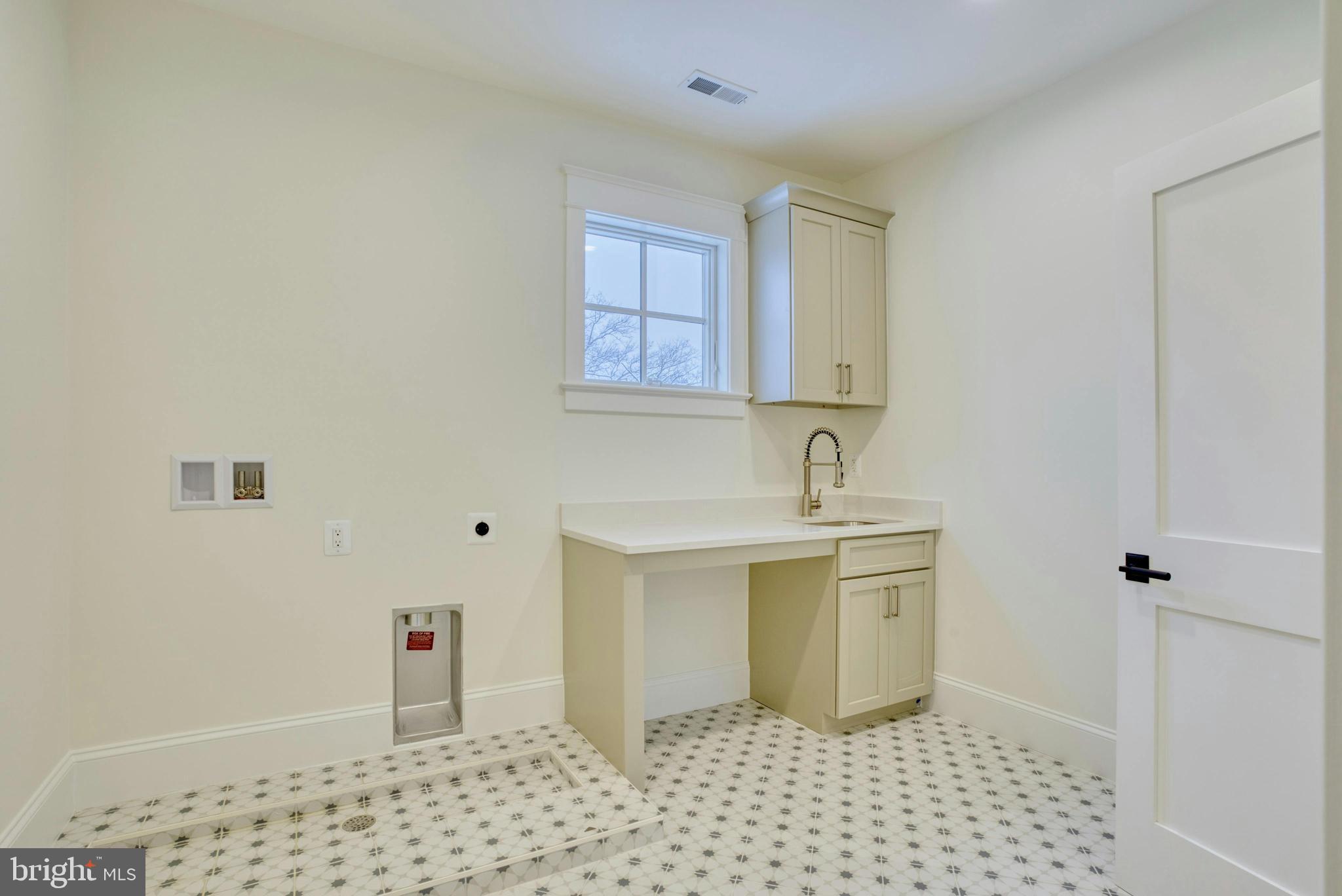 GOLF CLUB MANOR - Residential