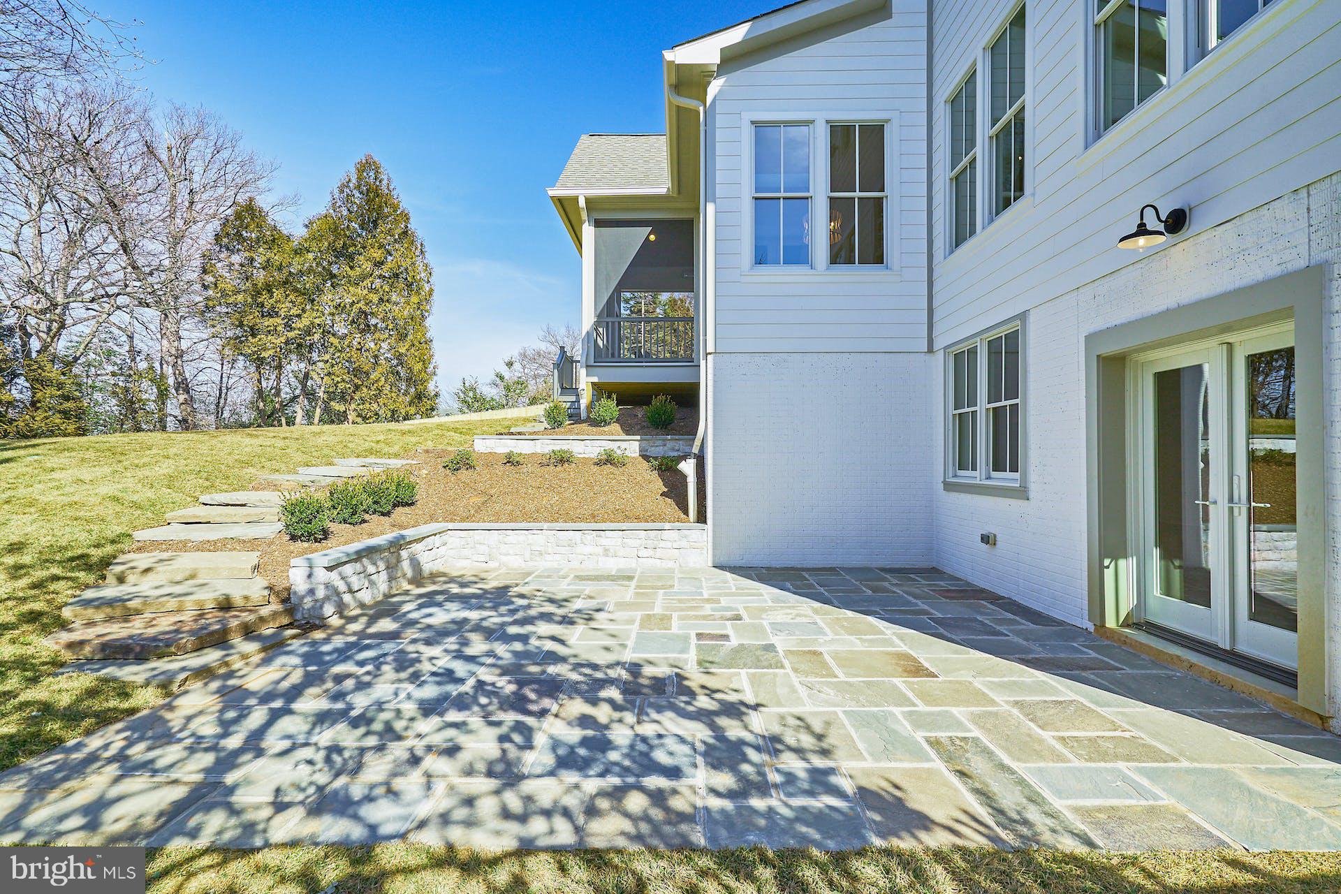 GOLF CLUB MANOR - Residential