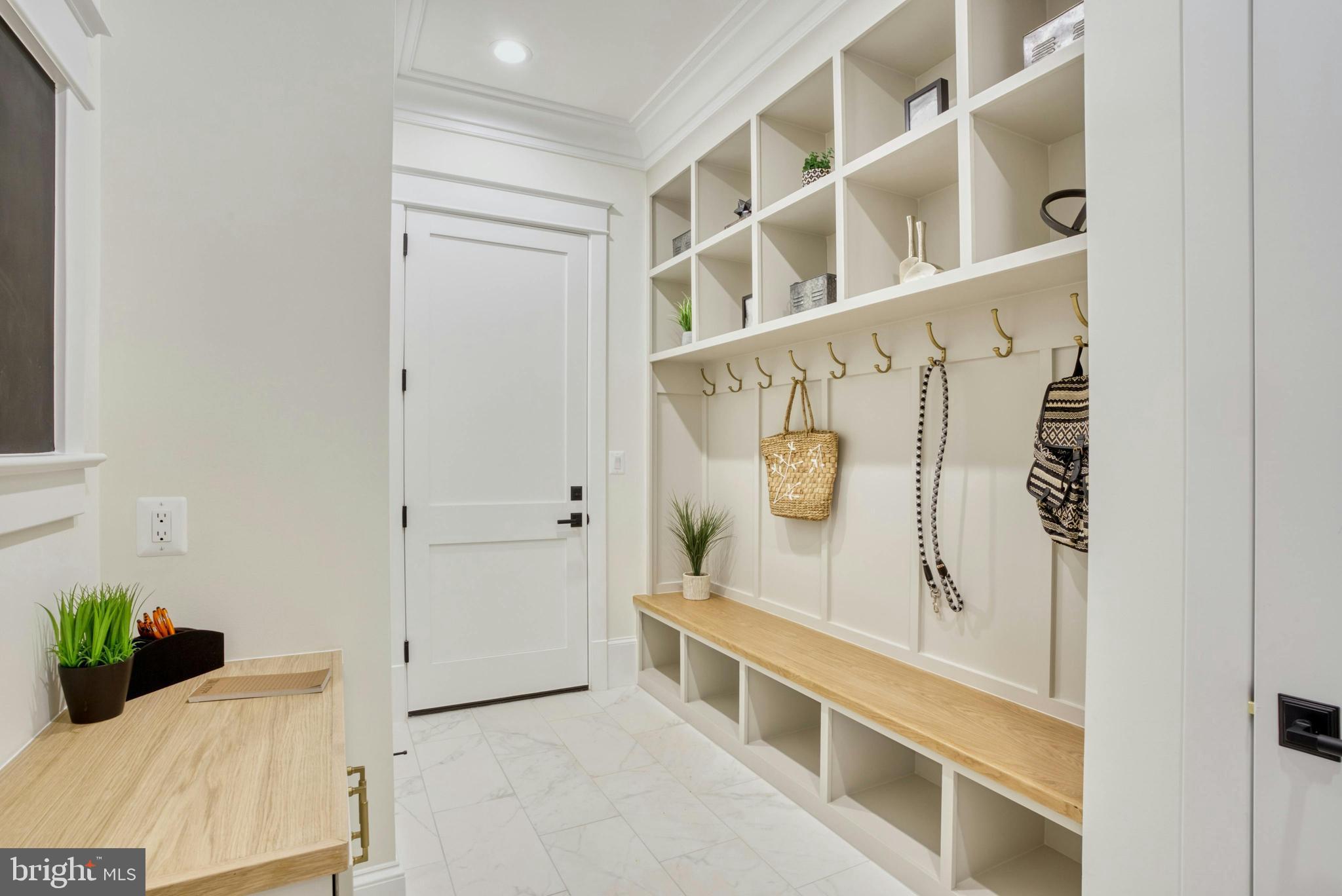 GOLF CLUB MANOR - Residential