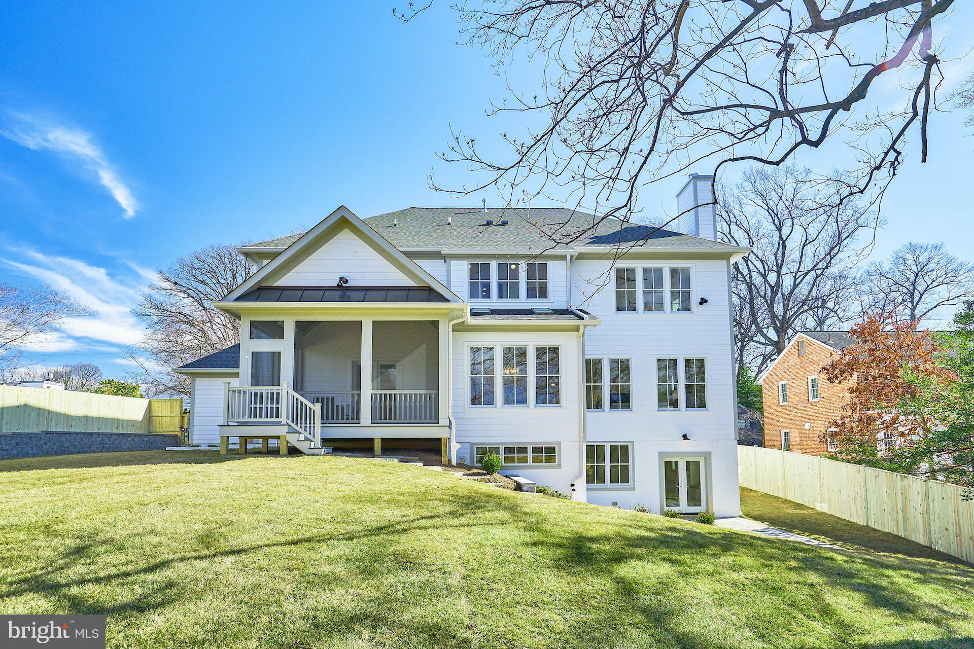 GOLF CLUB MANOR - Residential