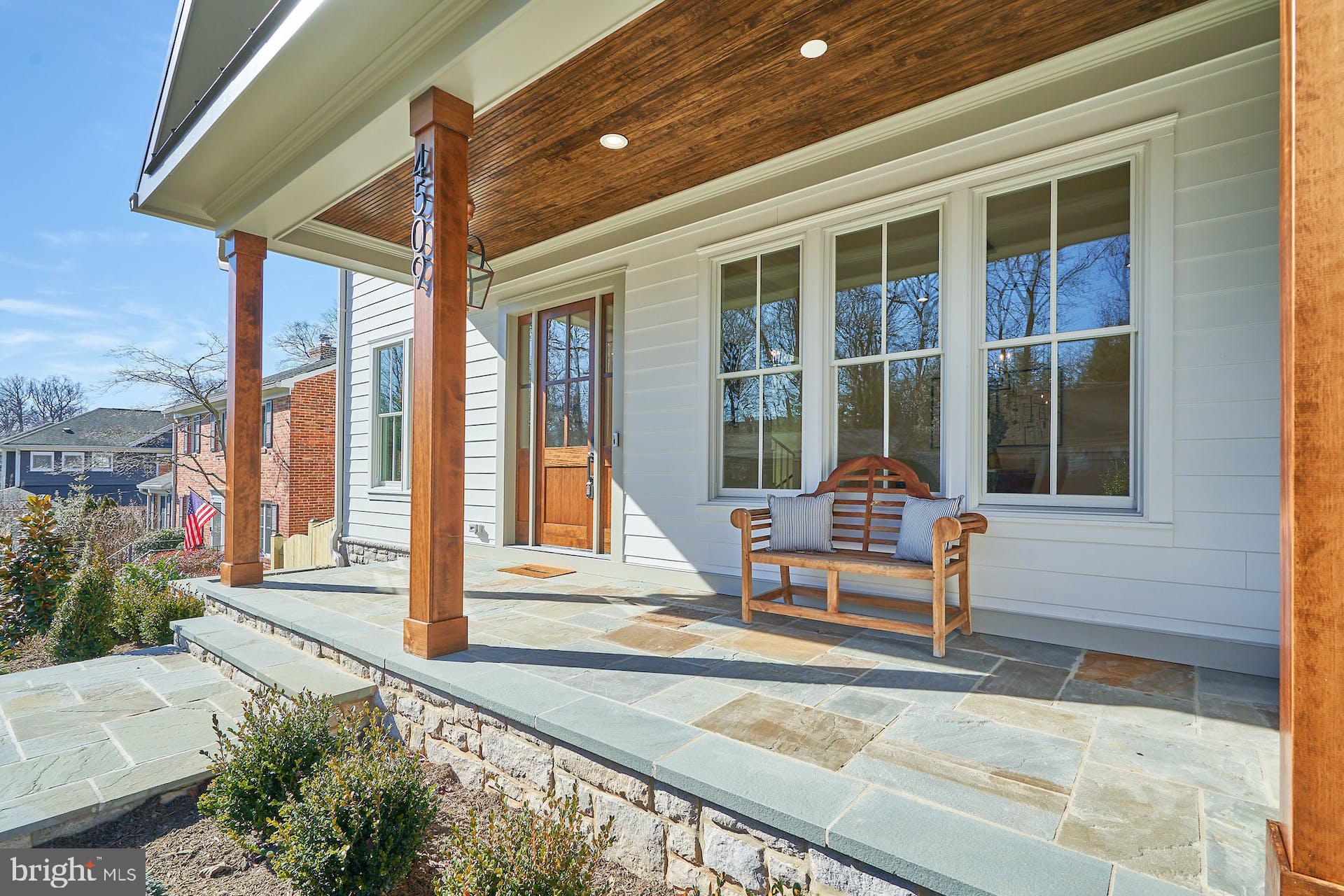 GOLF CLUB MANOR - Residential