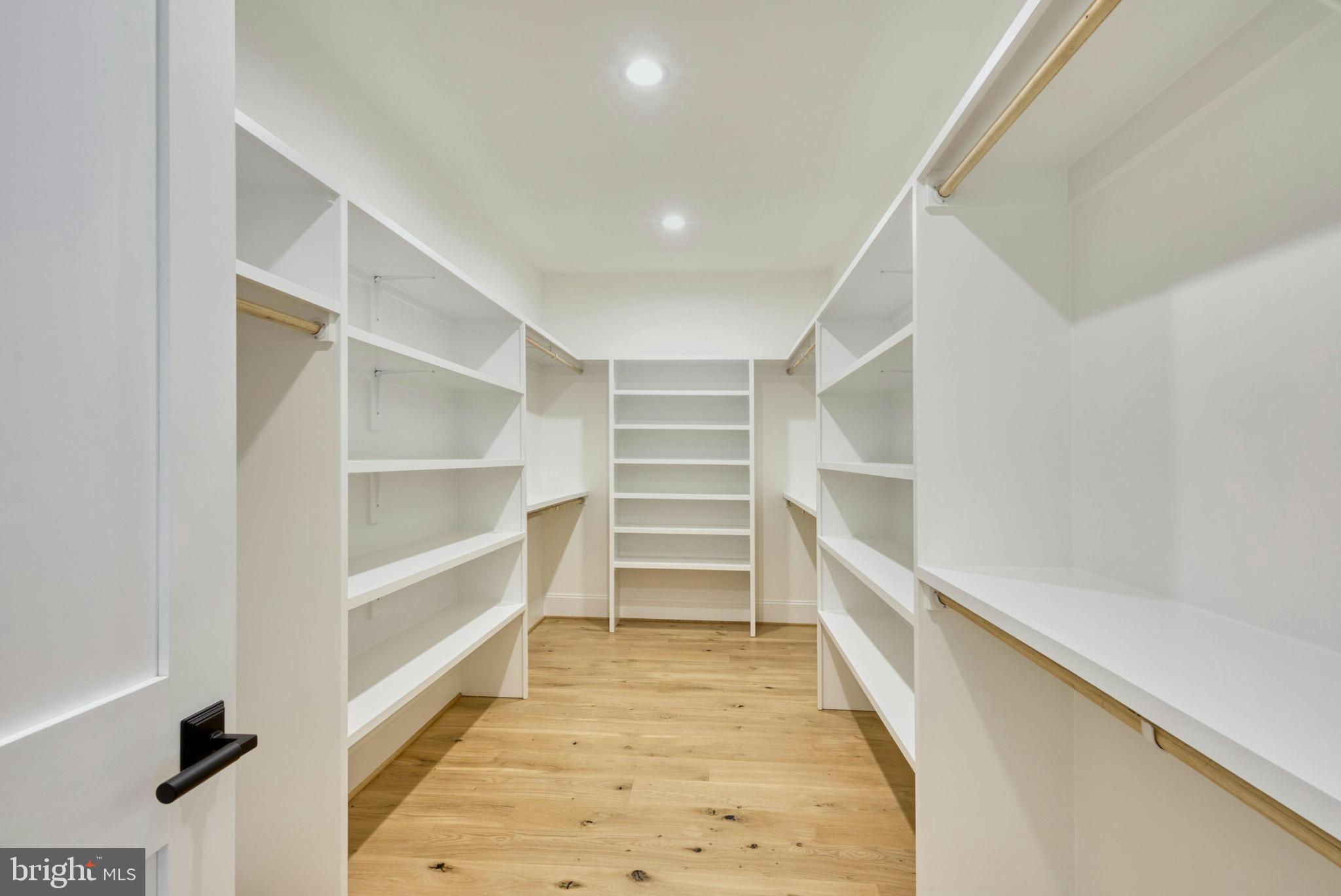 GOLF CLUB MANOR - Residential