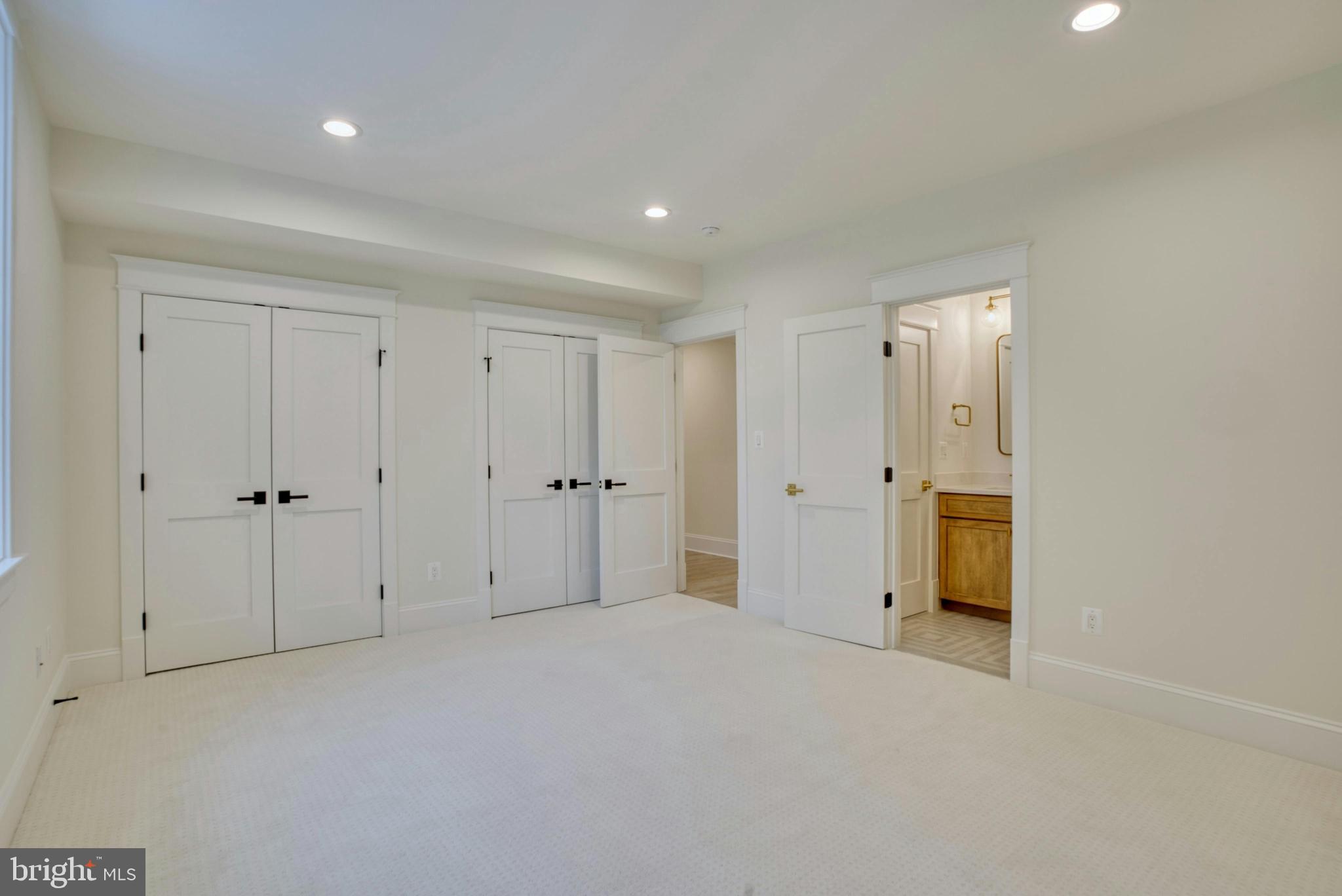 GOLF CLUB MANOR - Residential