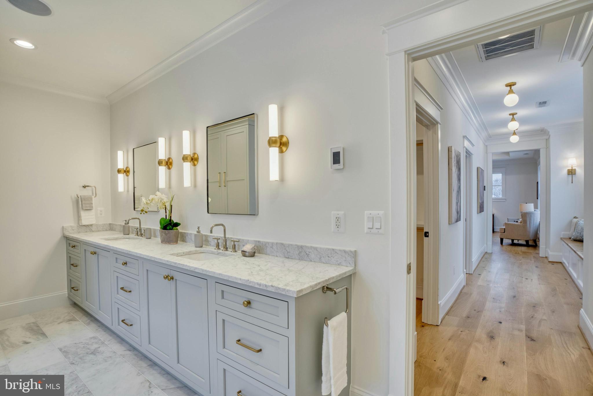 GOLF CLUB MANOR - Residential