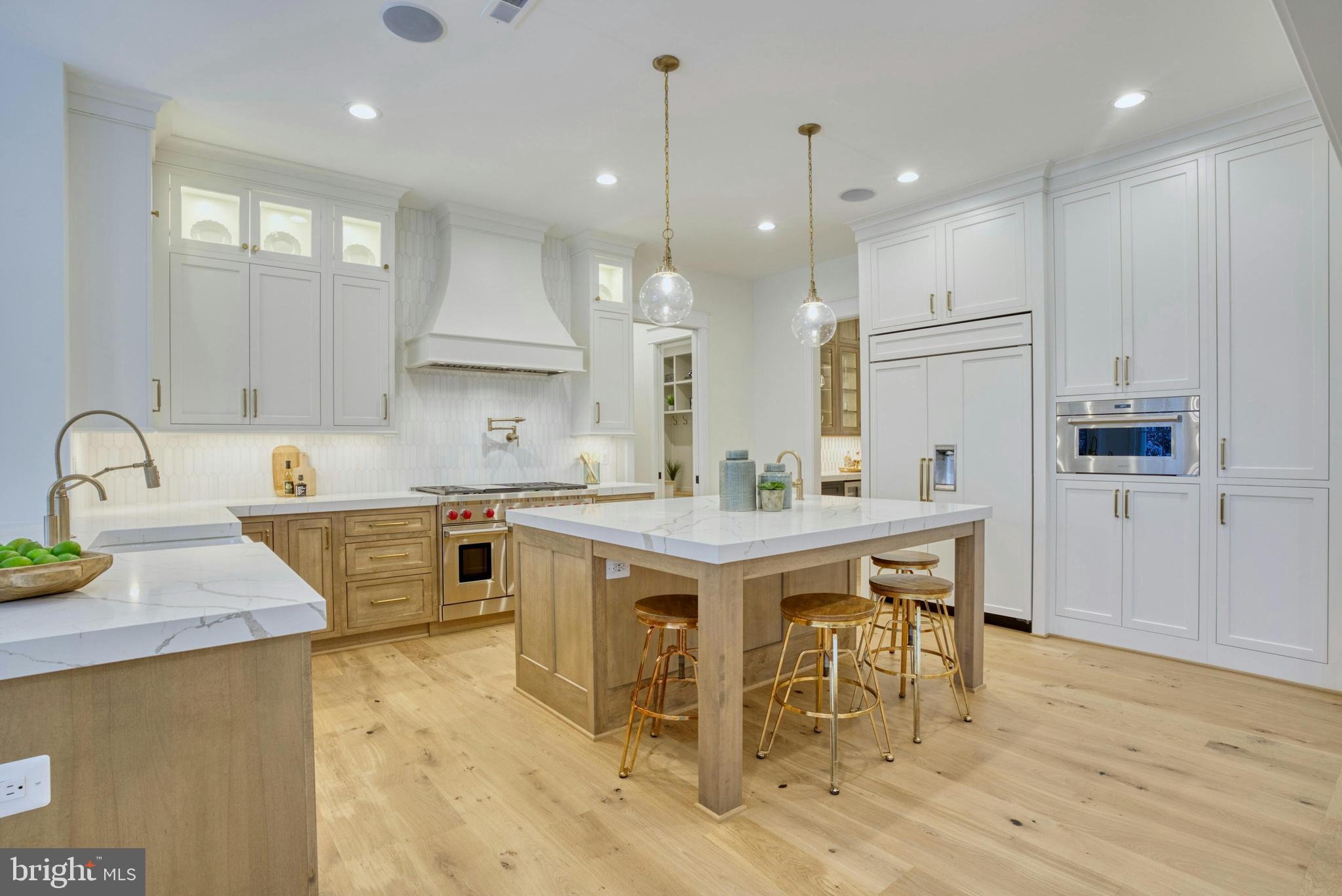 GOLF CLUB MANOR - Residential