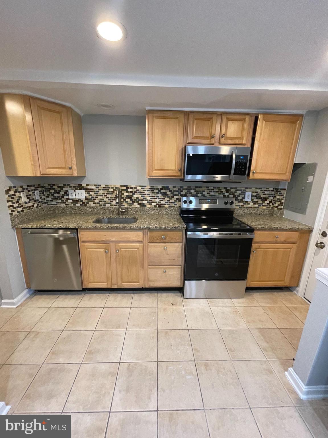 PALMER PARK - Residential Lease