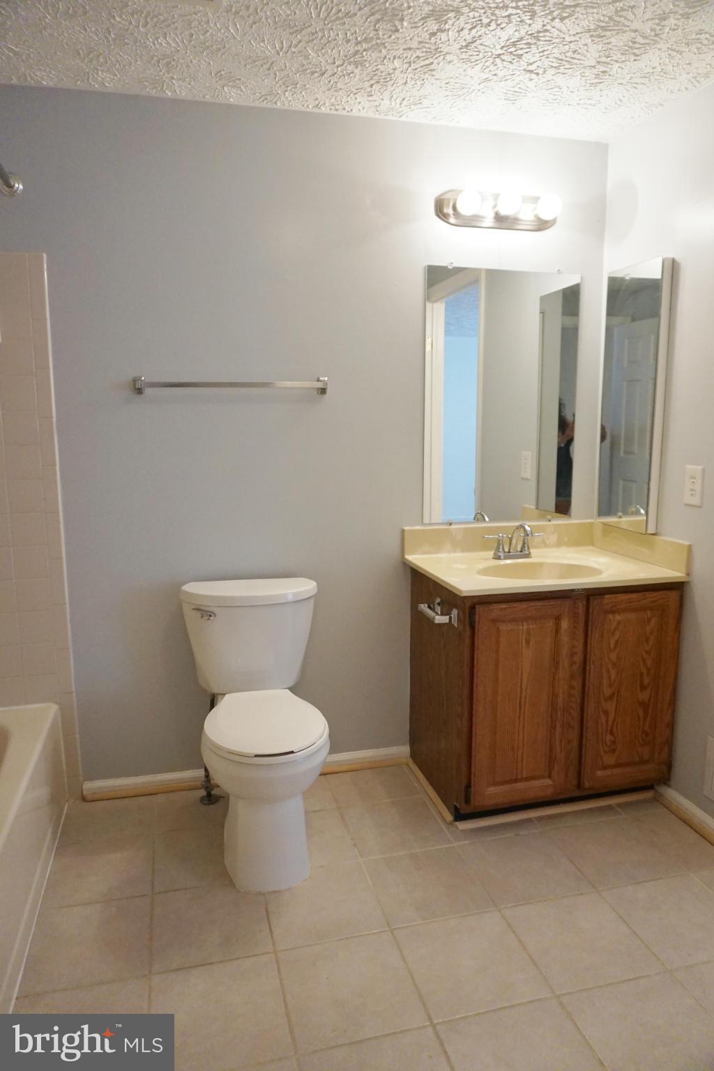 HOLLYMEAD - Residential Lease