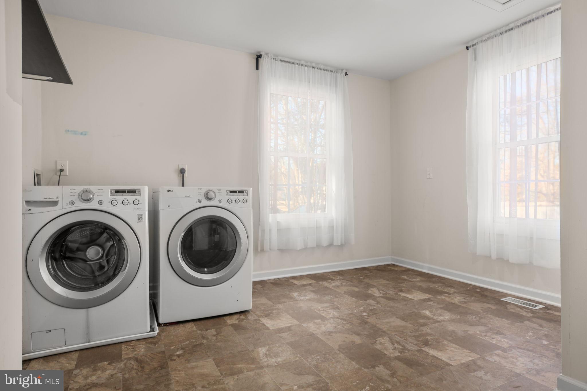 SHERATON HILLS EAST - Residential