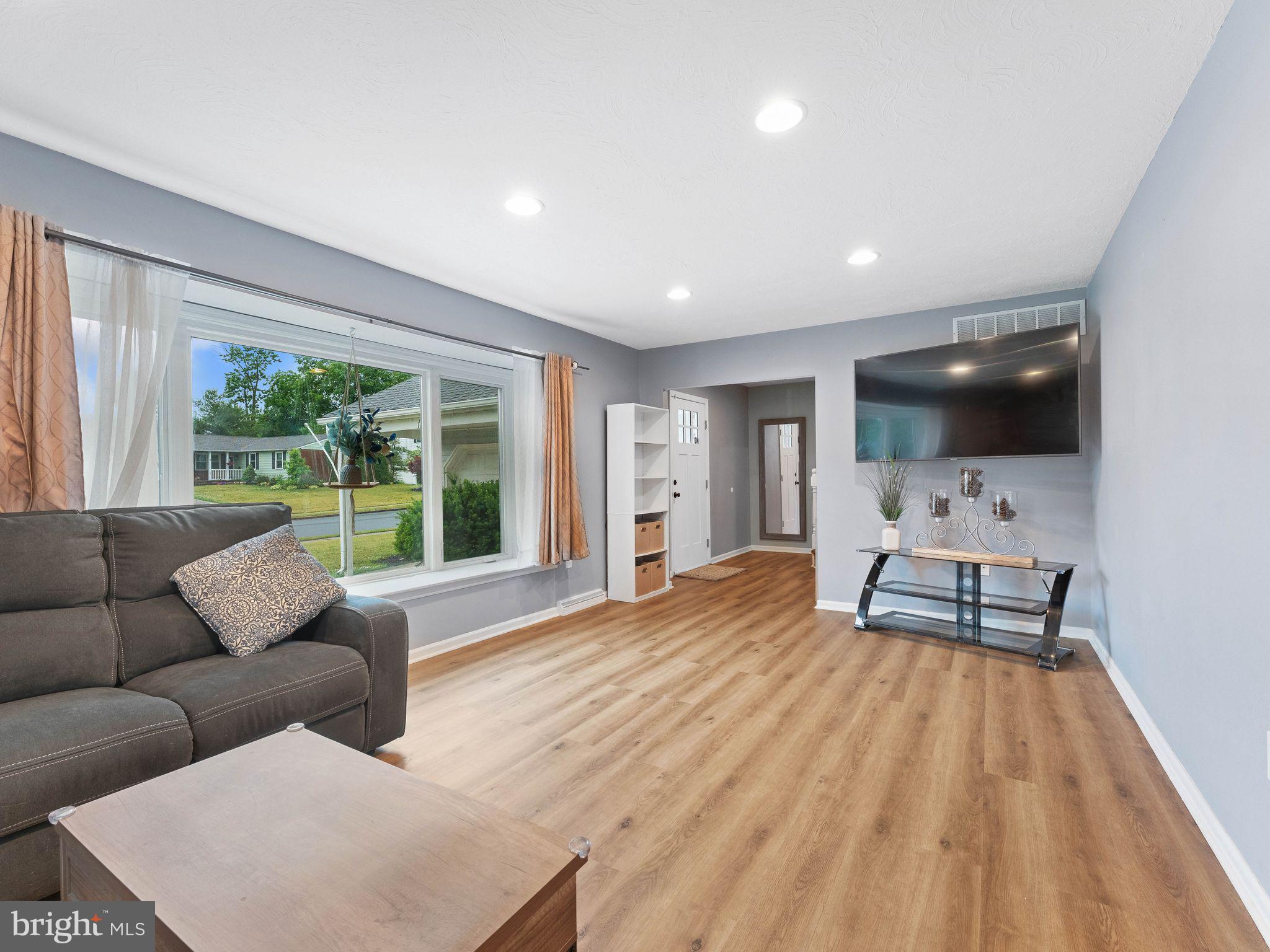 12 JEFFERSON DRIVE