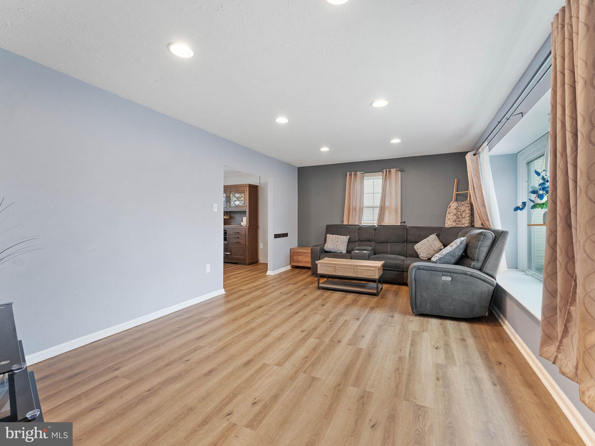 12 JEFFERSON DRIVE