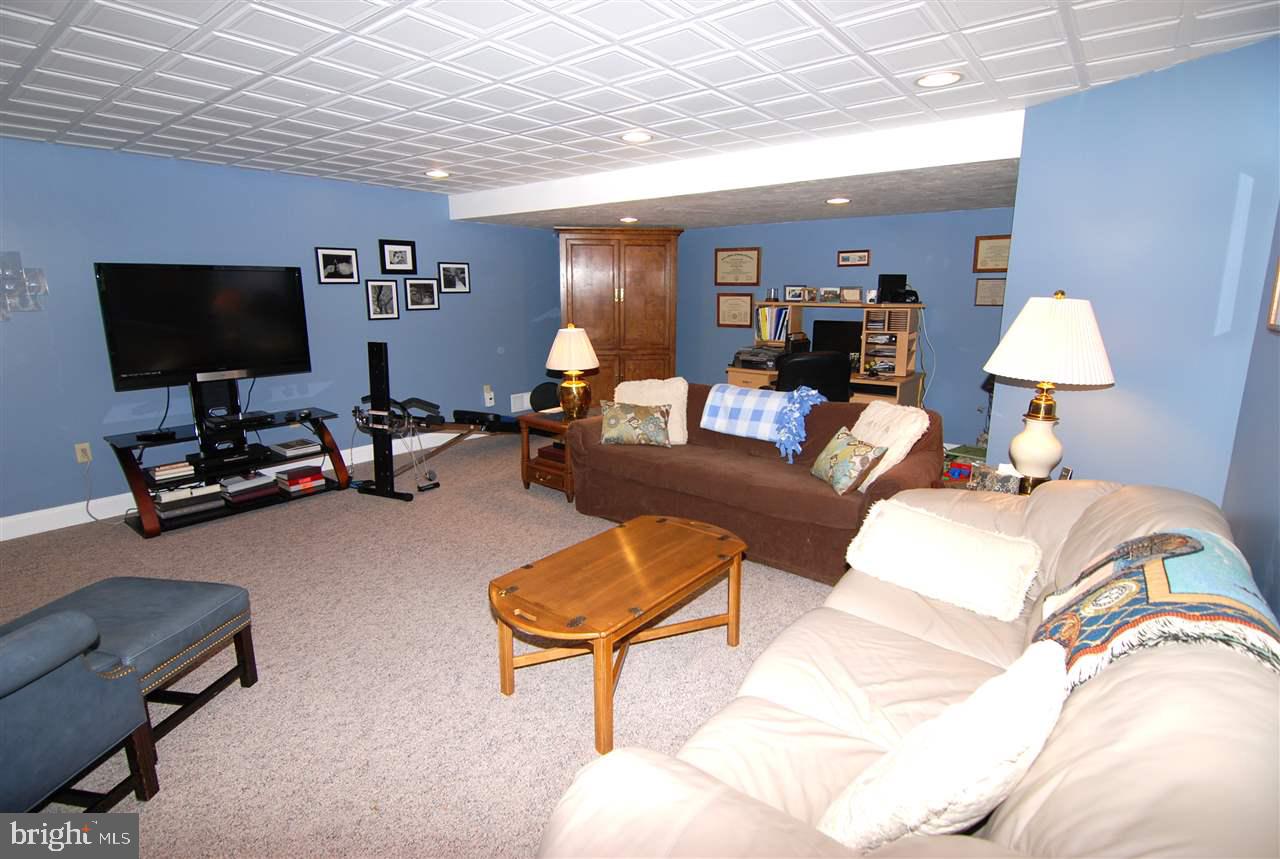 ROSENMILLER WOODS - Residential