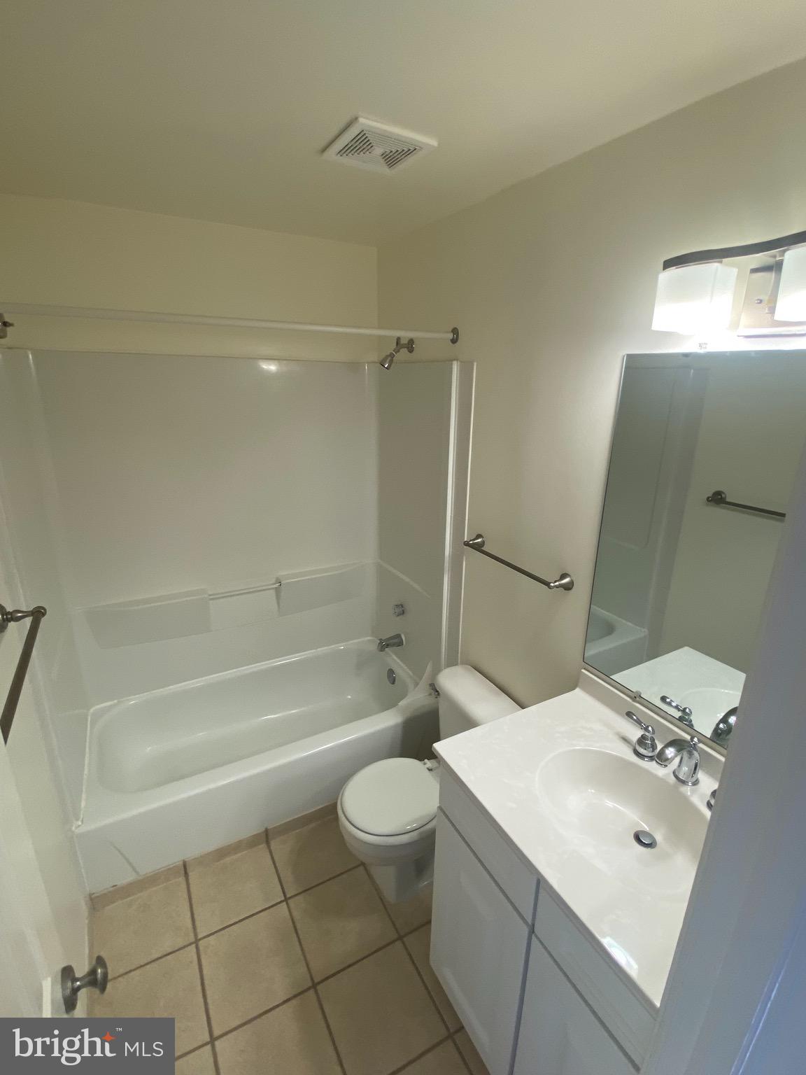 JEFFERSON RESIDENCES - Residential Lease