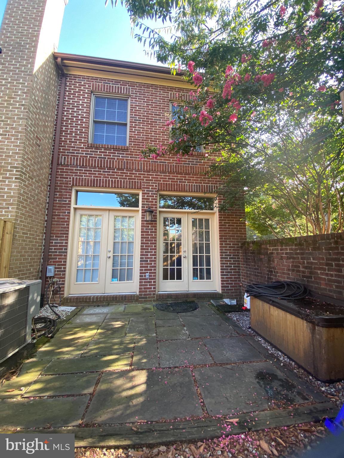 JEFFERSON RESIDENCES - Residential Lease