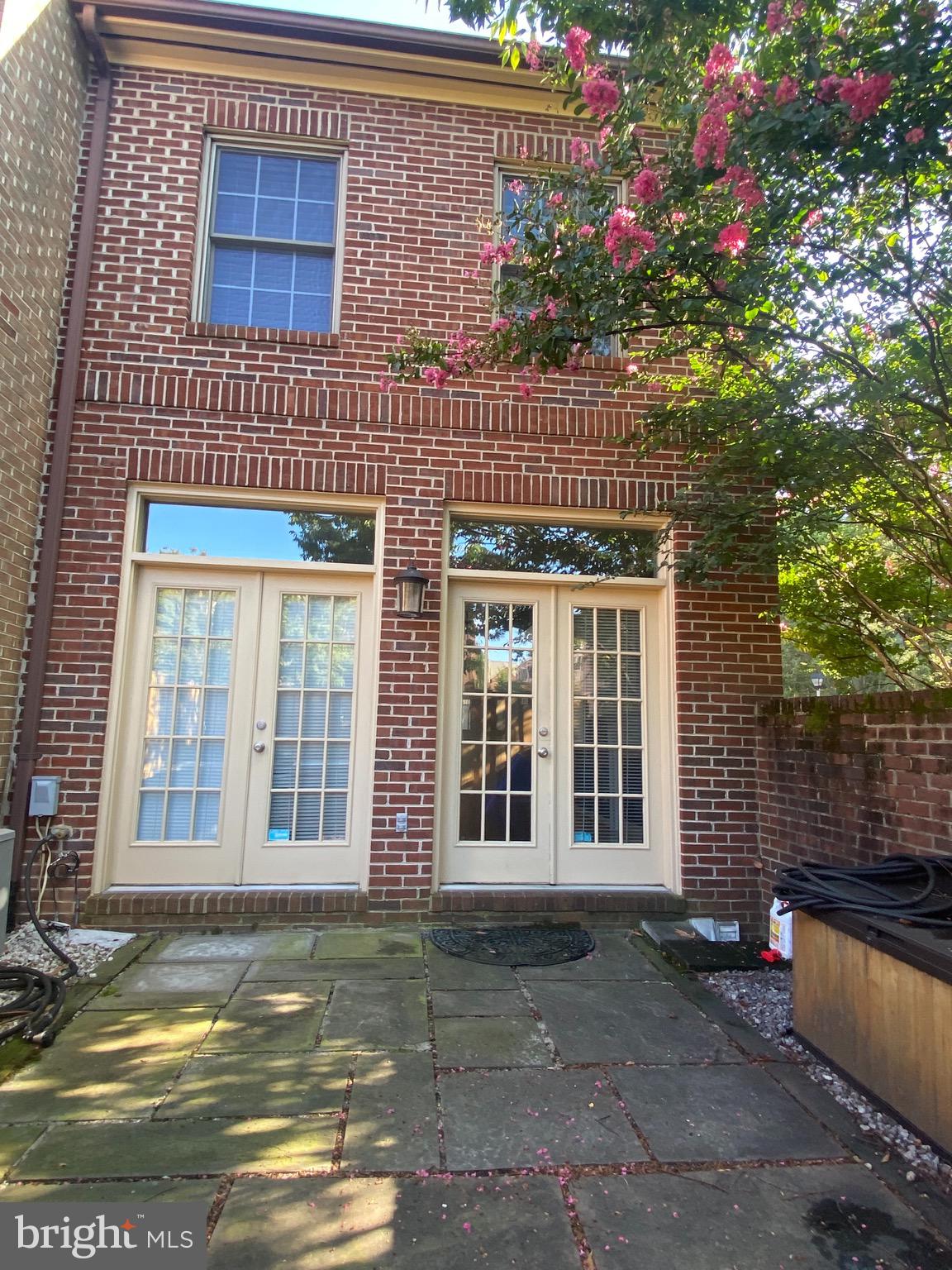 JEFFERSON RESIDENCES - Residential Lease